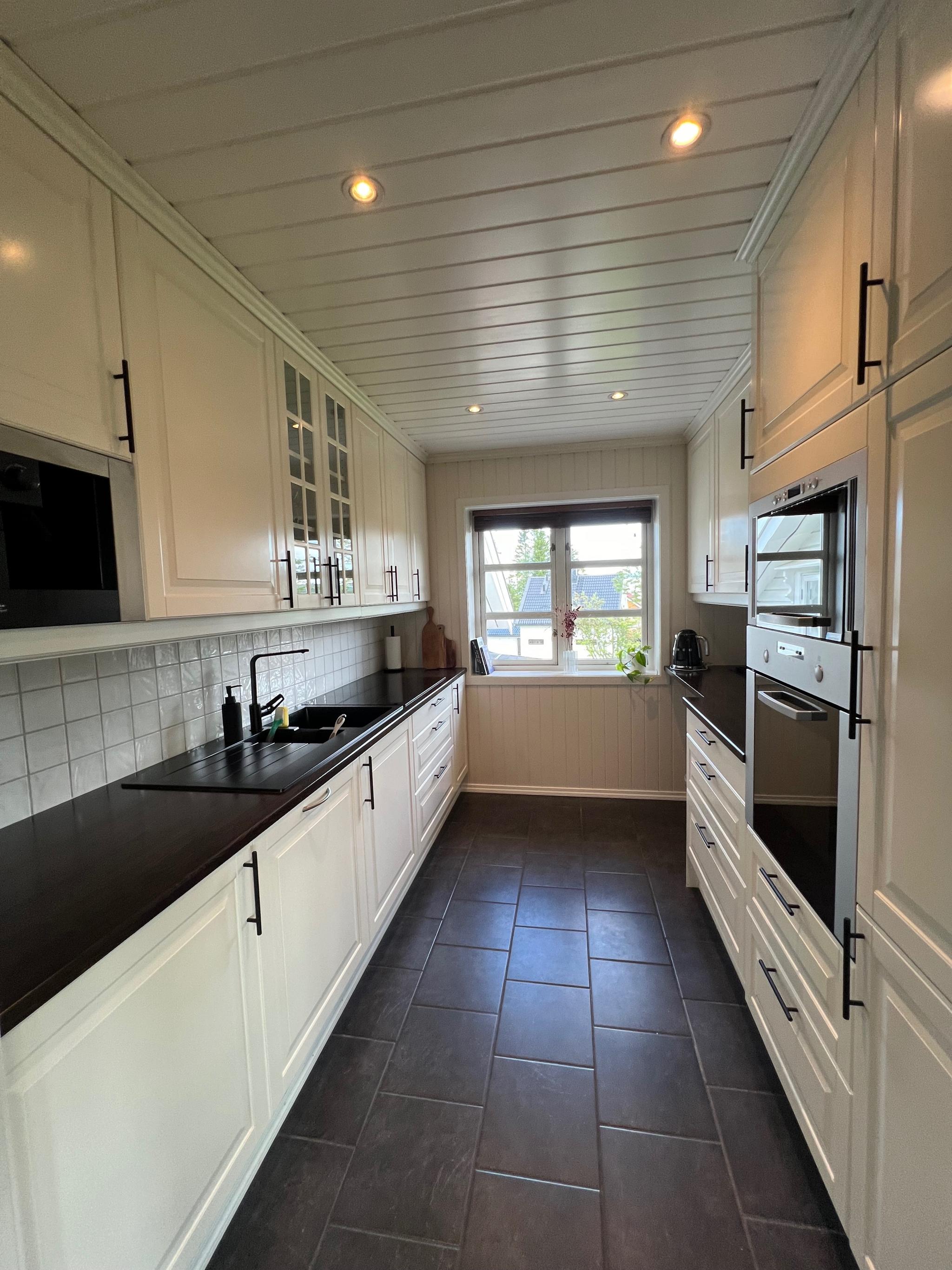 Kjøkken med mye skapplass