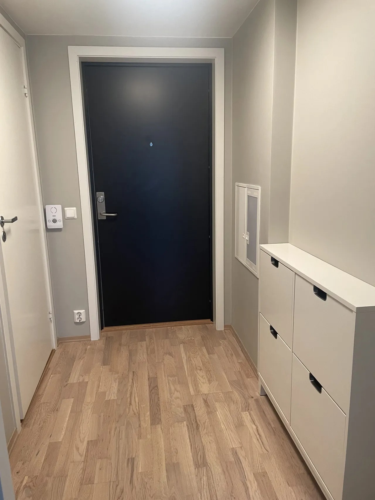 Gangen. Stort bad til venstre. 