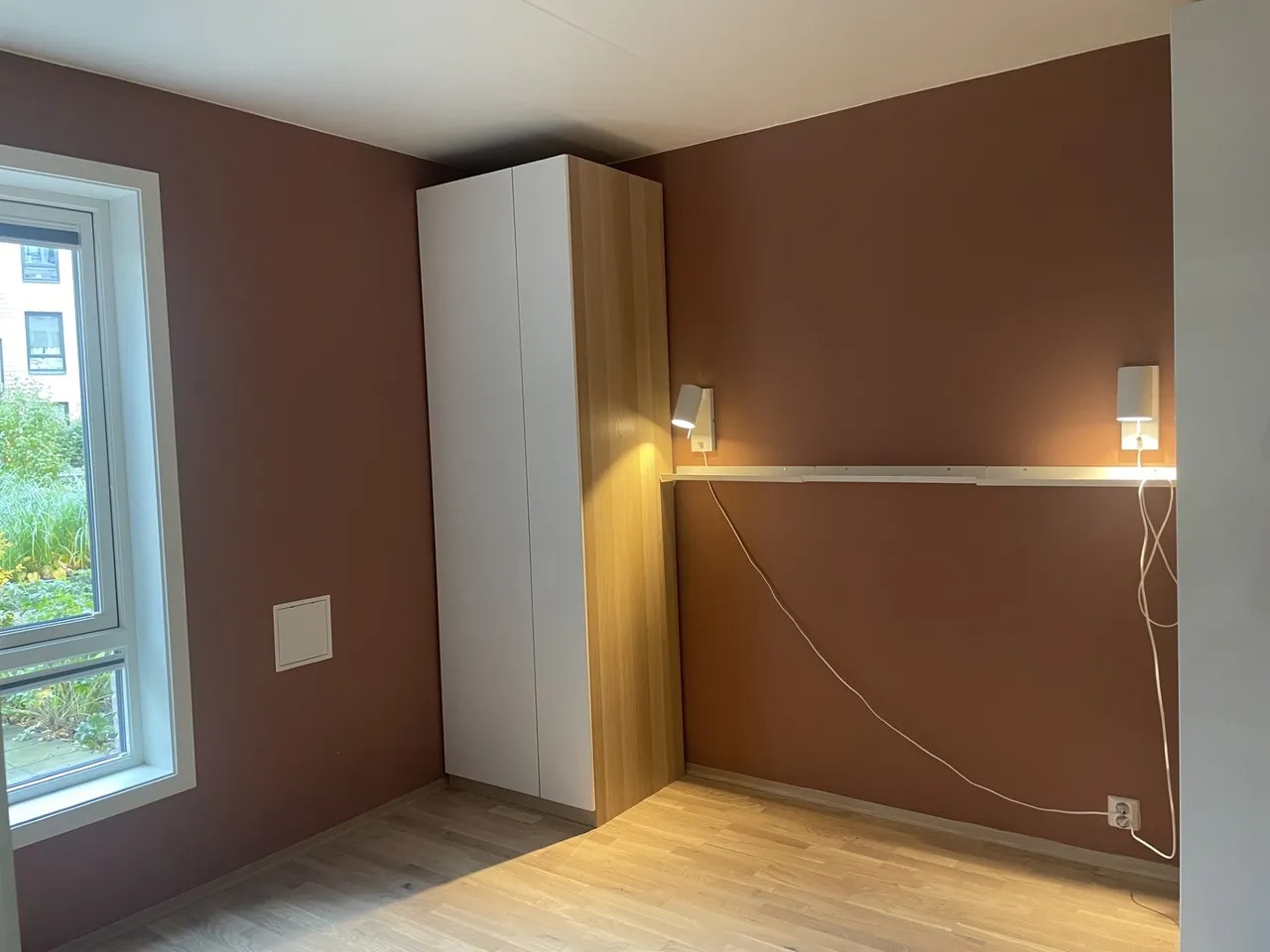 Fint og ventilert soverom inkludert 2 skap