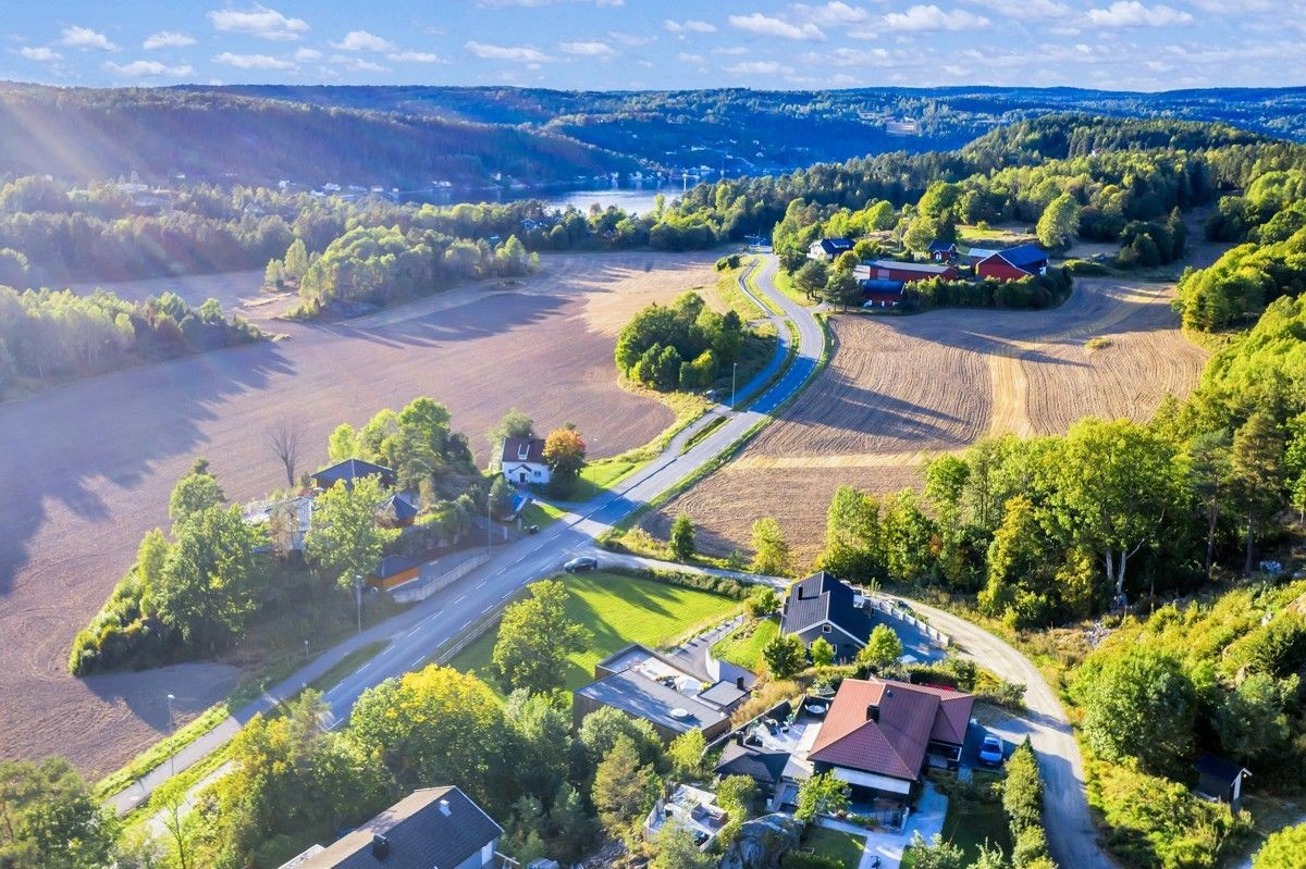 Utsikt mot vest. Bunnefjorden med Kjærnes Brygge kan ses ikke langt unna. Du går dit på noen få minutter :)
