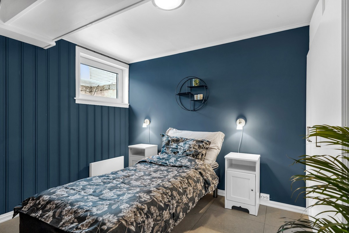 Soverom med rømningsveg. Sengen er i det senere byttet ut med en nyere dobbeltseng.