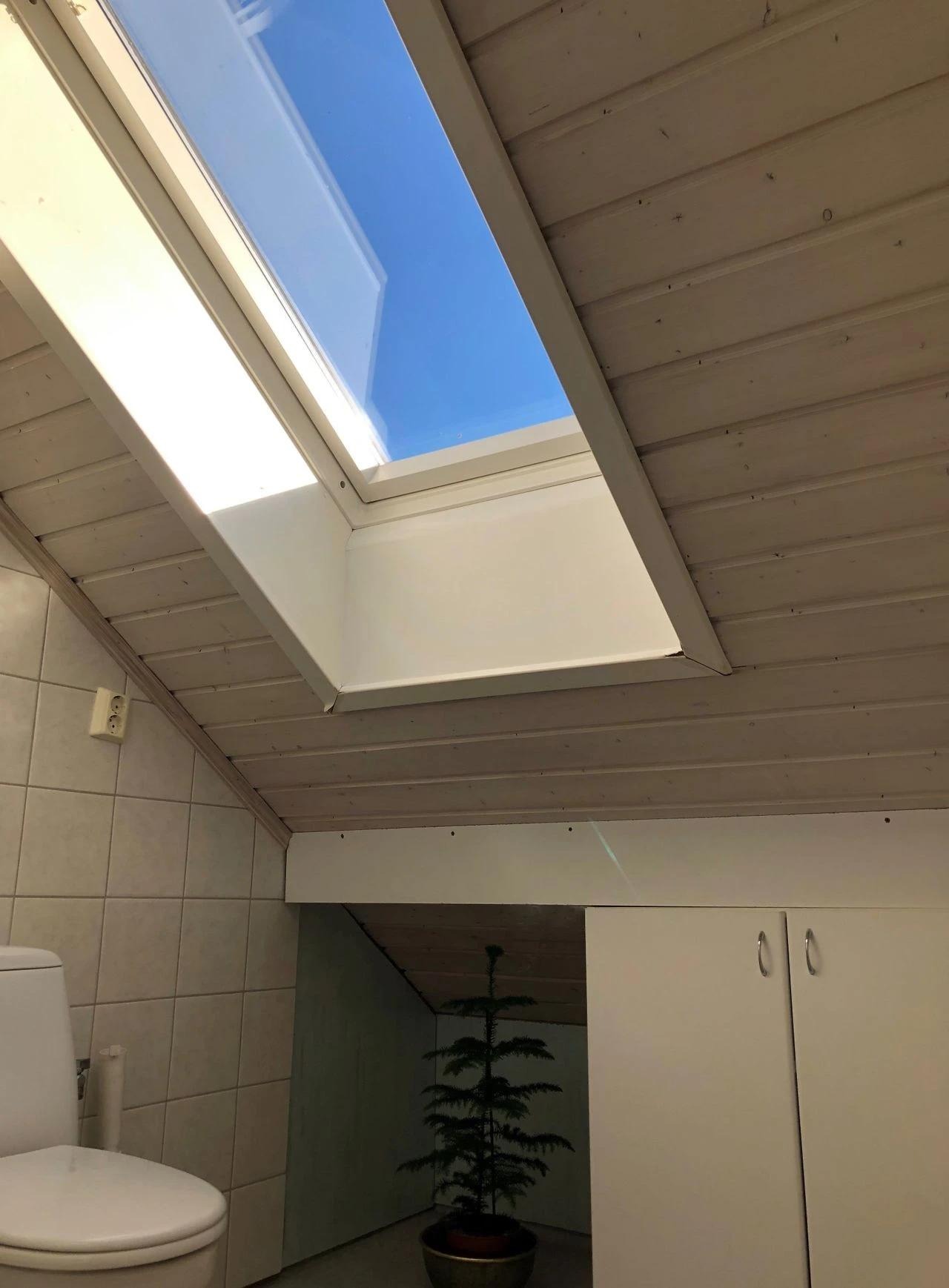 Baderom 2 - det er en vaskemaskin tilgjengelig for bruk i baderommet