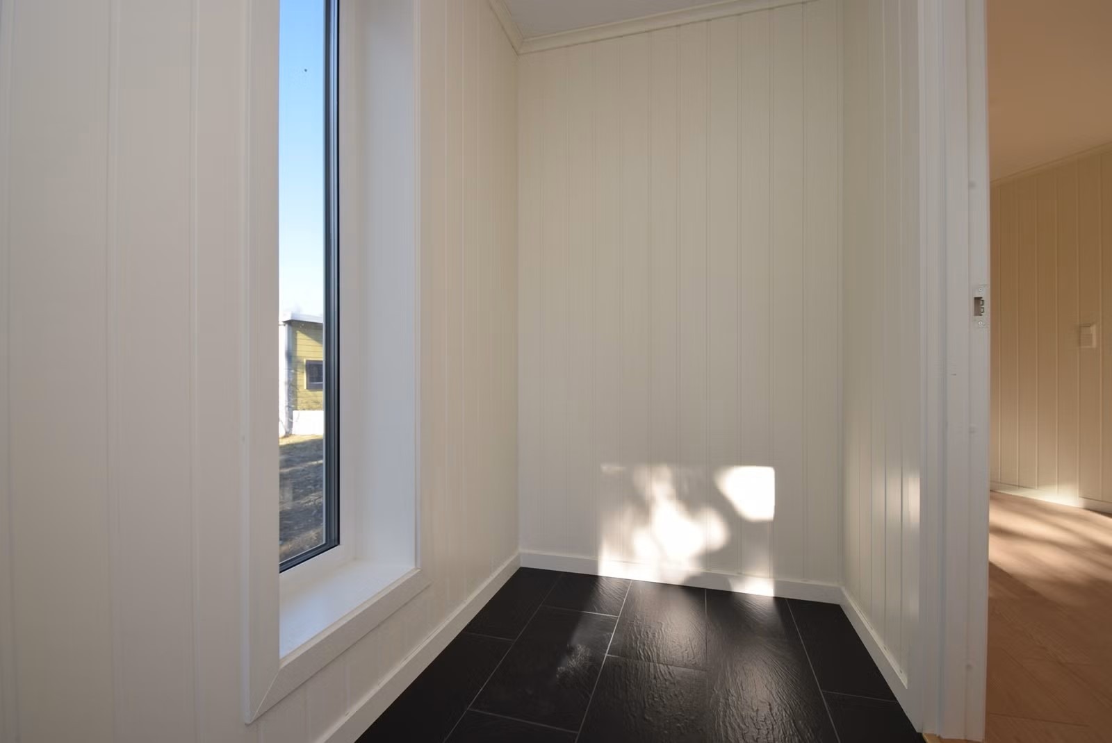 Entre med plass til klær