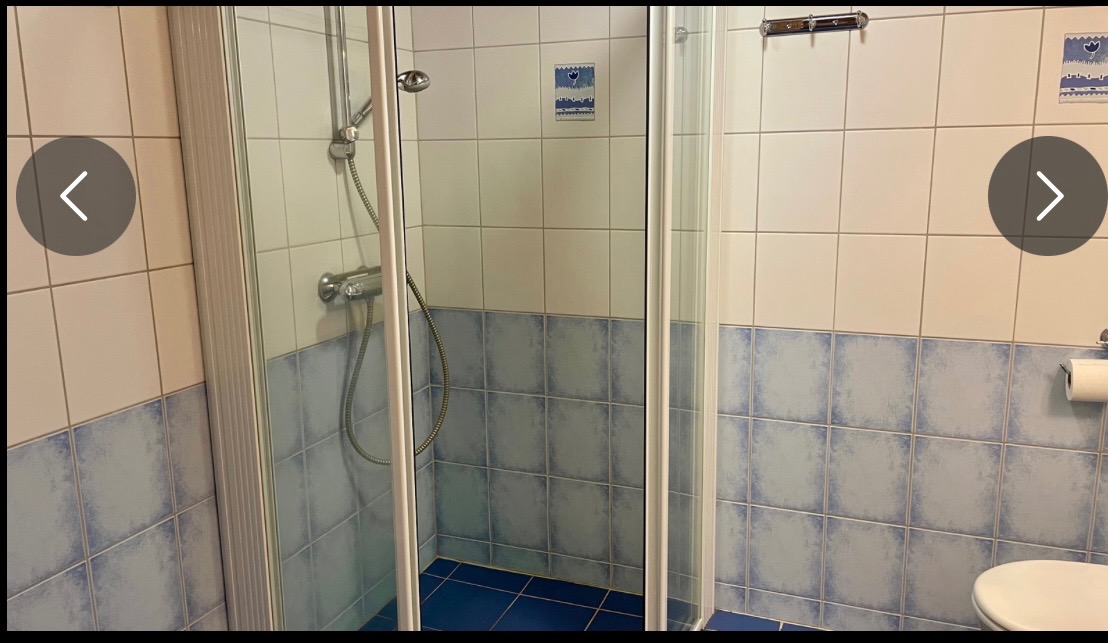 Romlig bad med varmekabler og vaskemaskin 