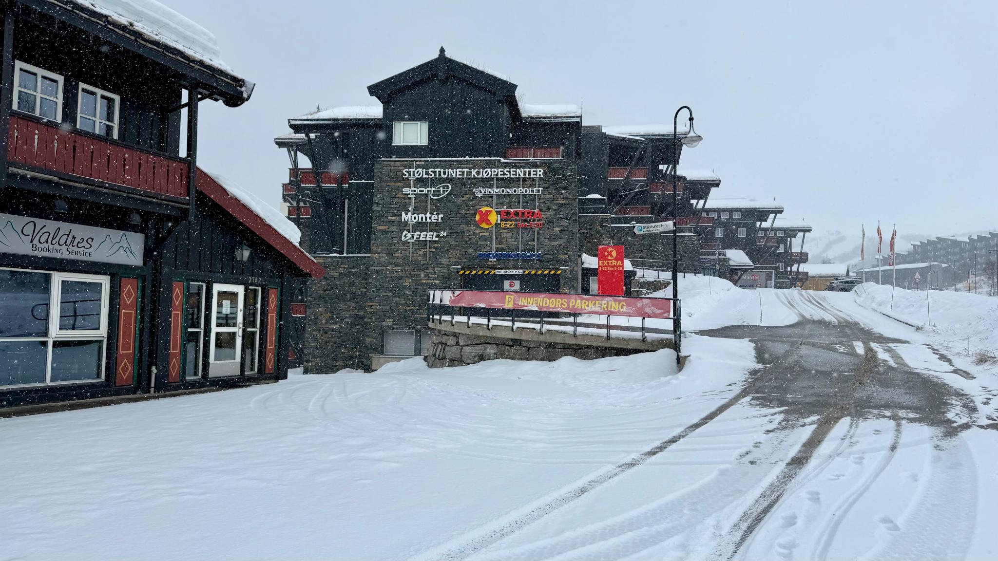 Stølstunet er nærmeste nabo med stor matbutikk, treningssenter og vinmonopol med mer