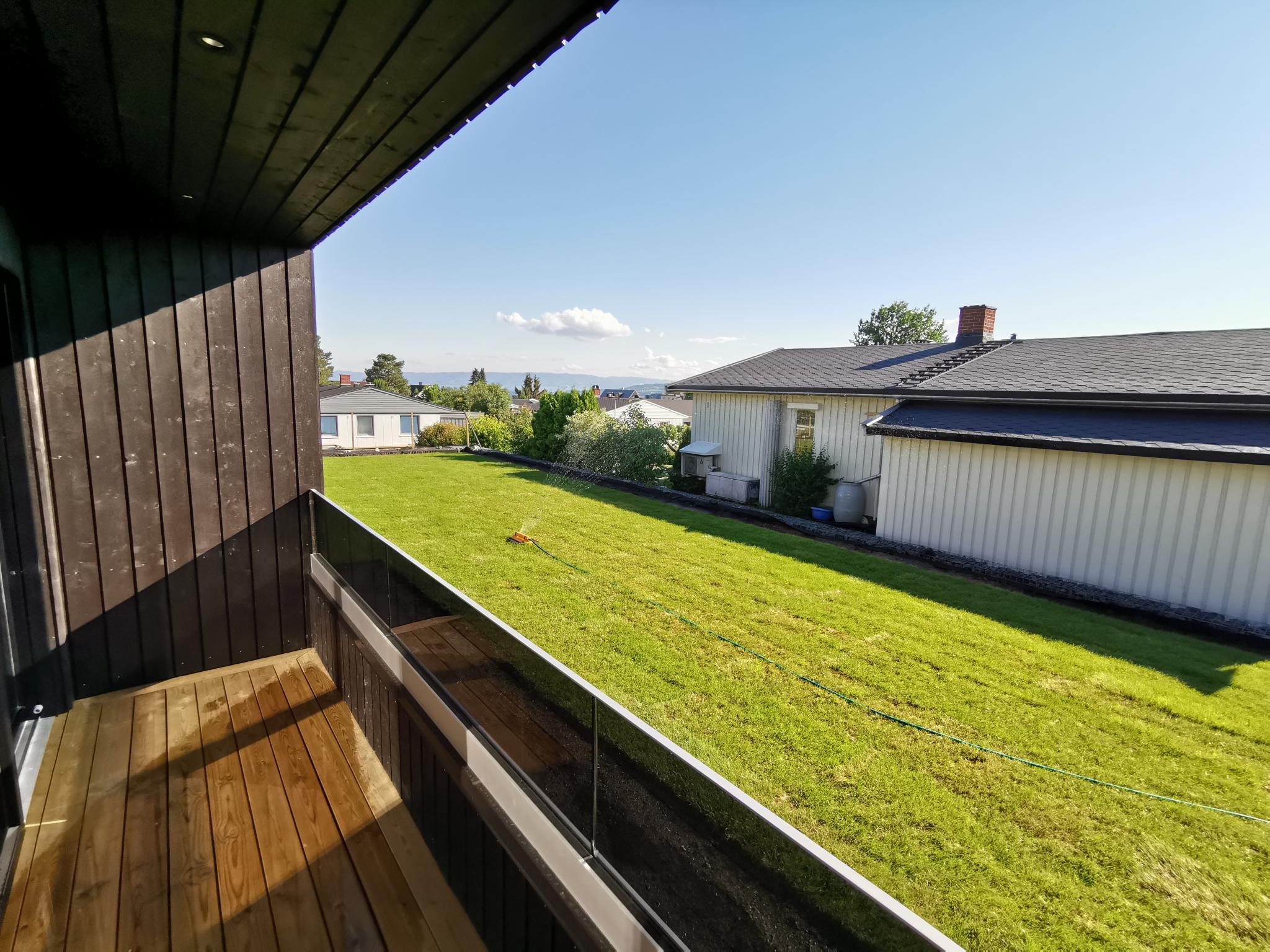 Utsikt fra terrasse mot sørvest.