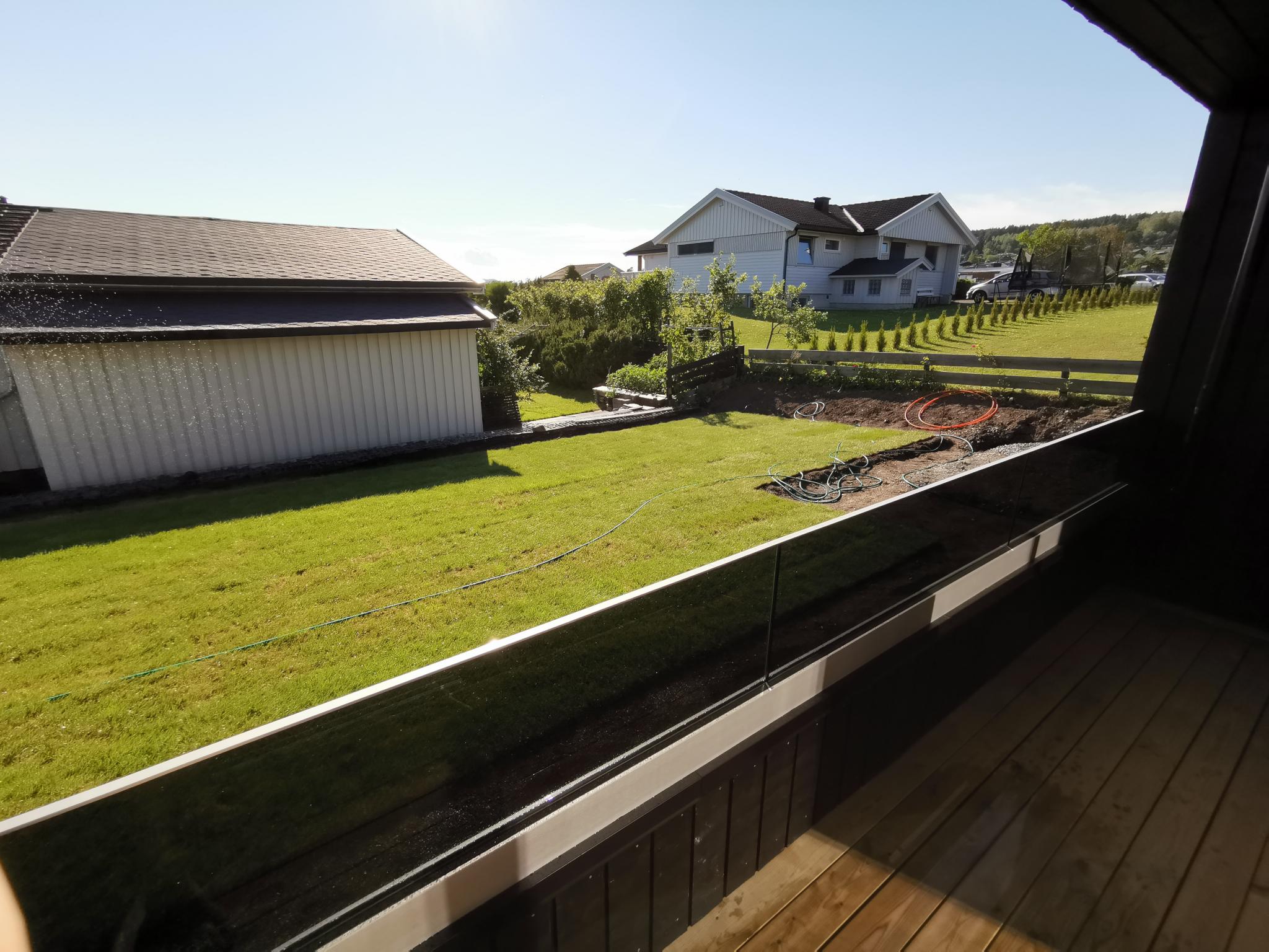 Utsikt fra terrasse mot nordvest.