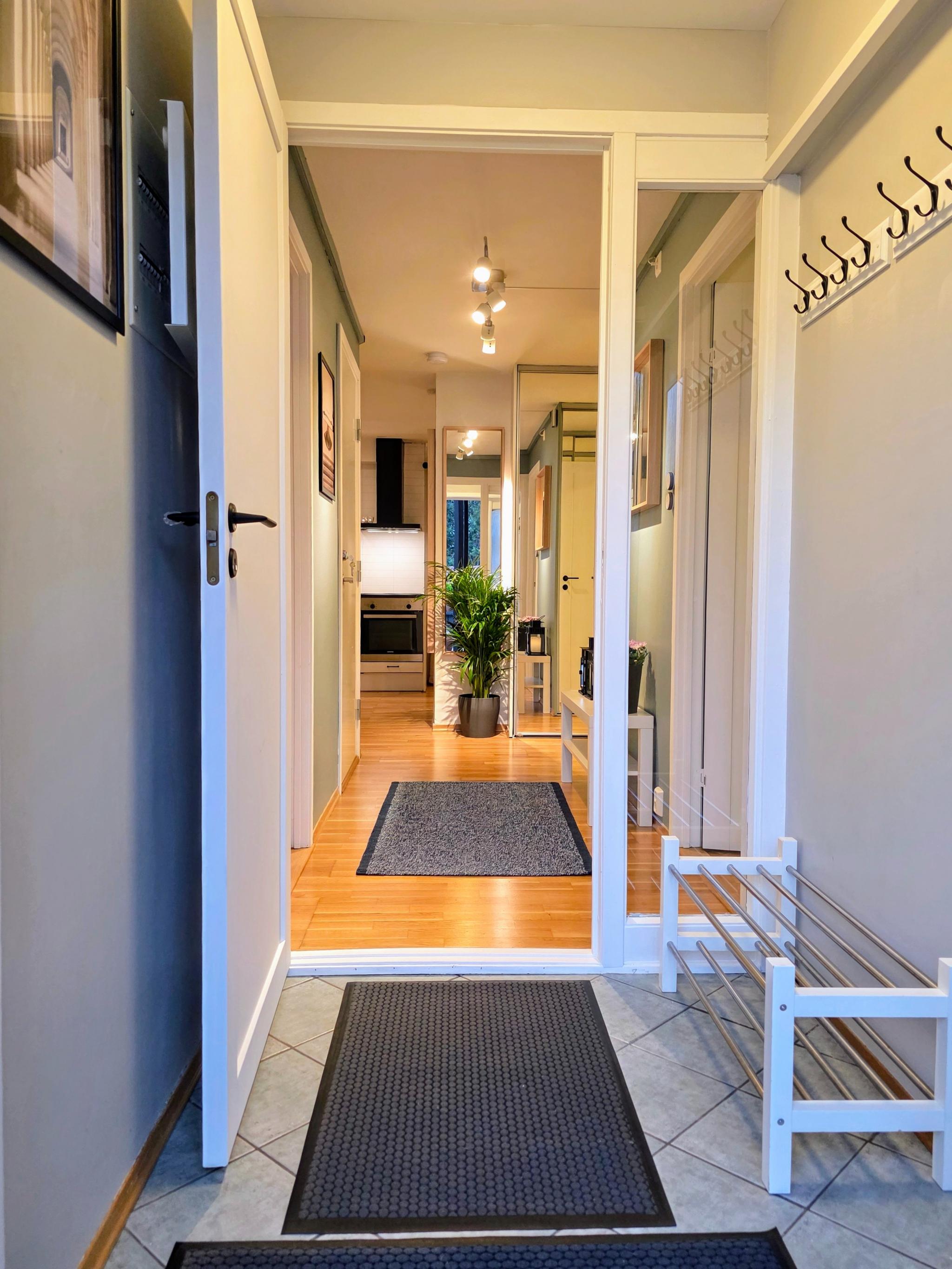 Gang og entre sett fra inngangsdør