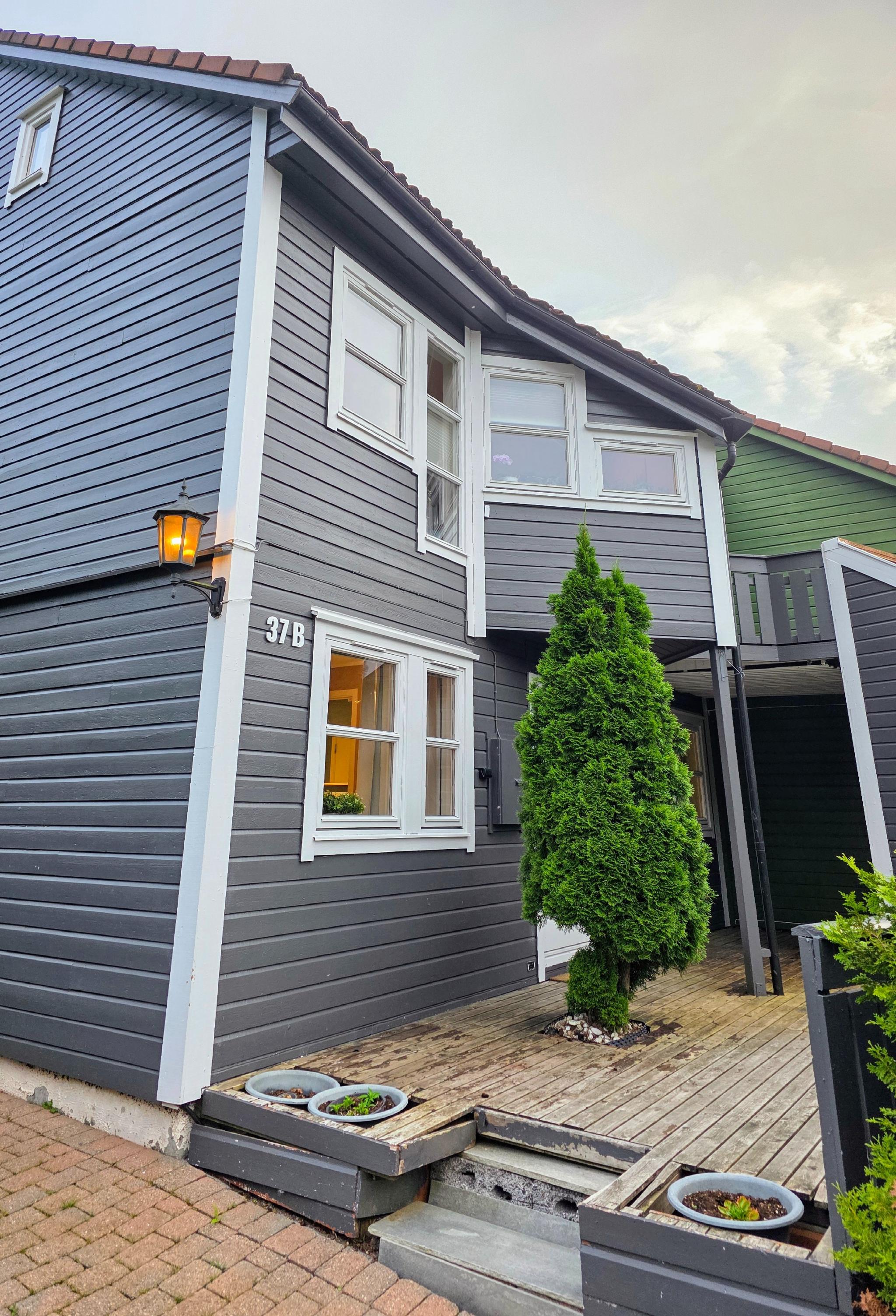 Huset utvendig. Boligen ligger i 1 etg