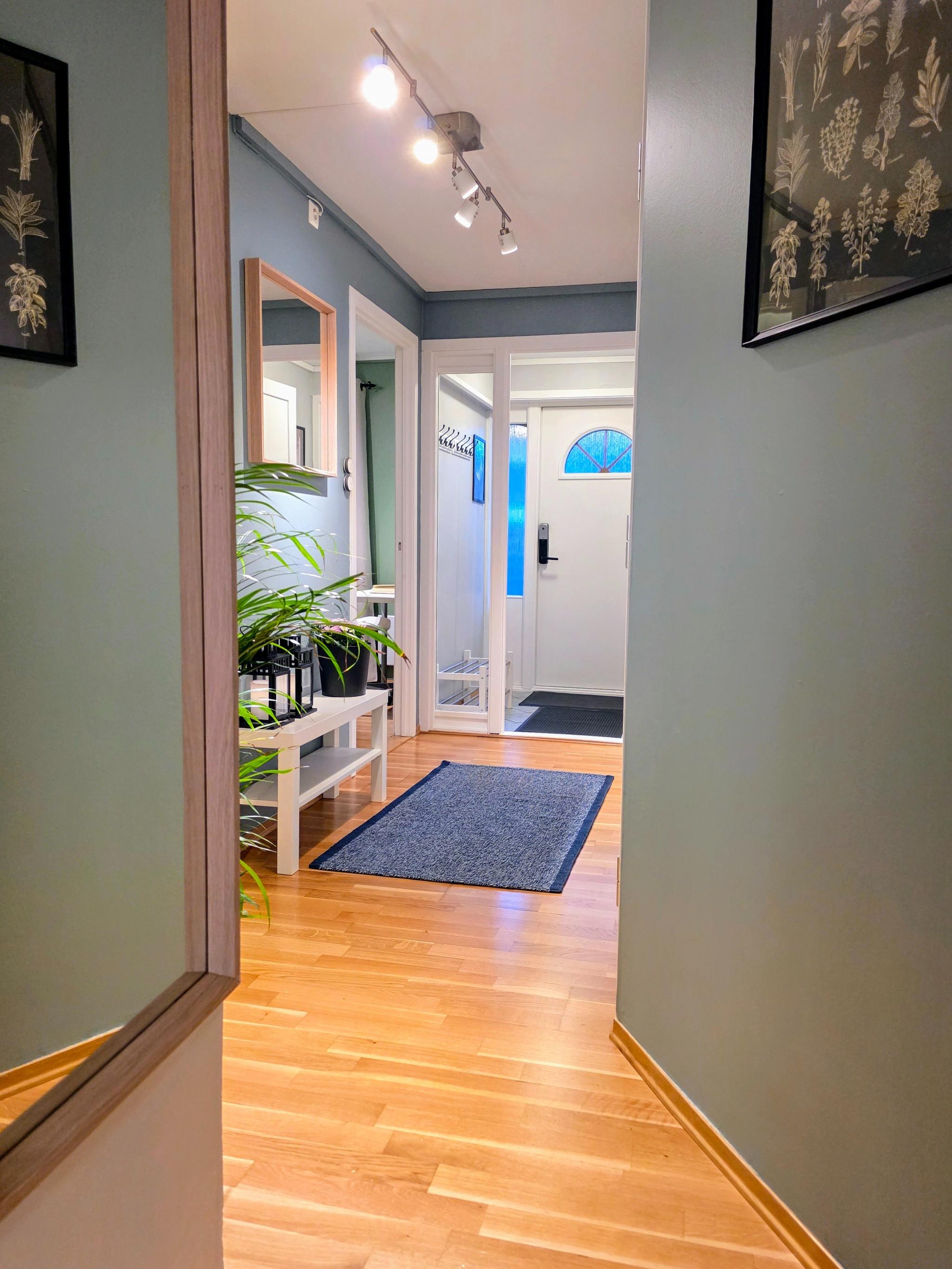 Gang med to skyvedørsgarderober