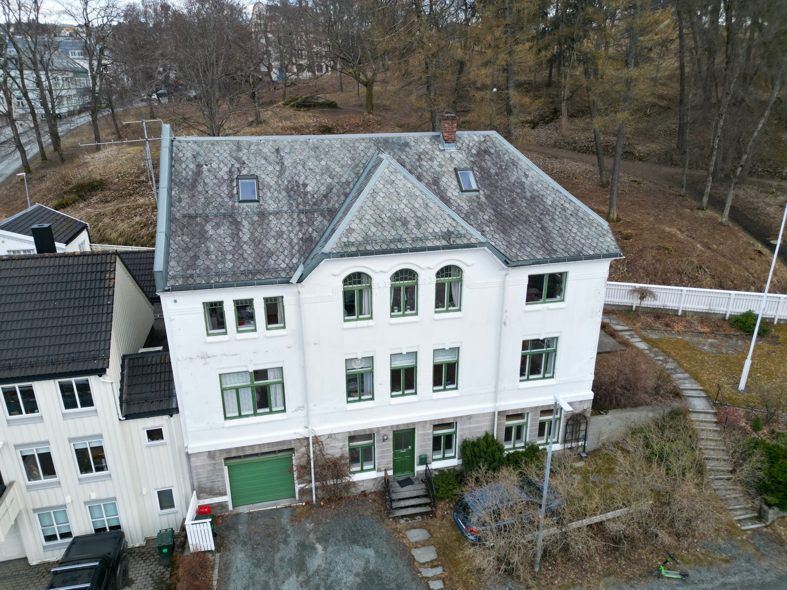 Ærverdig villa i jugendstil i umiddelbar nærhet til en rolig park