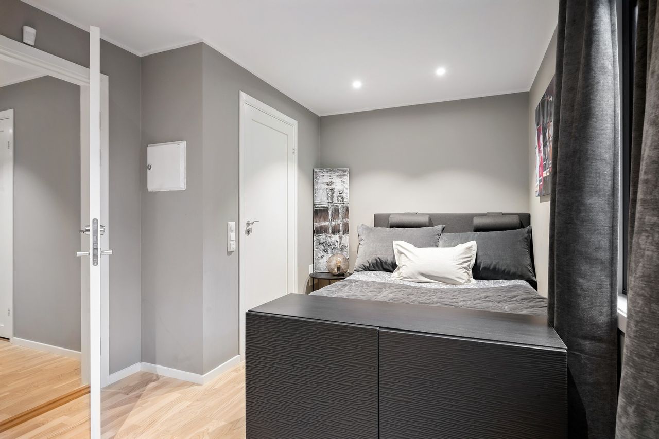 Møbler følger ikke med.