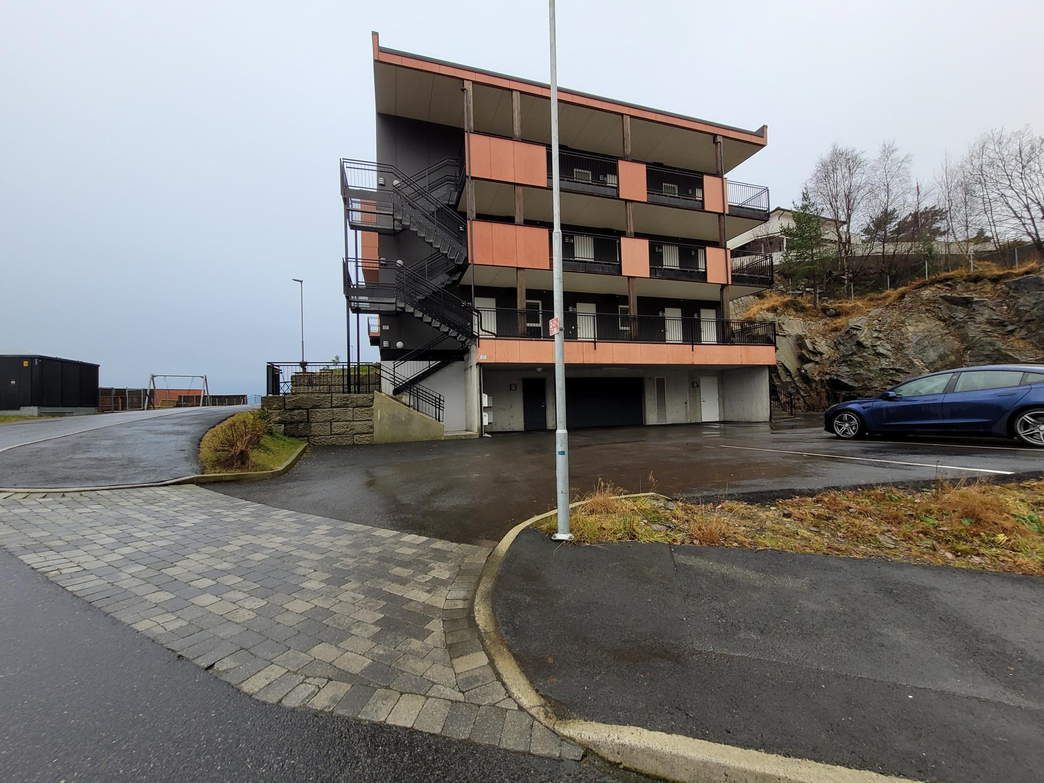 Leilighet befinner seg i 1 etg.