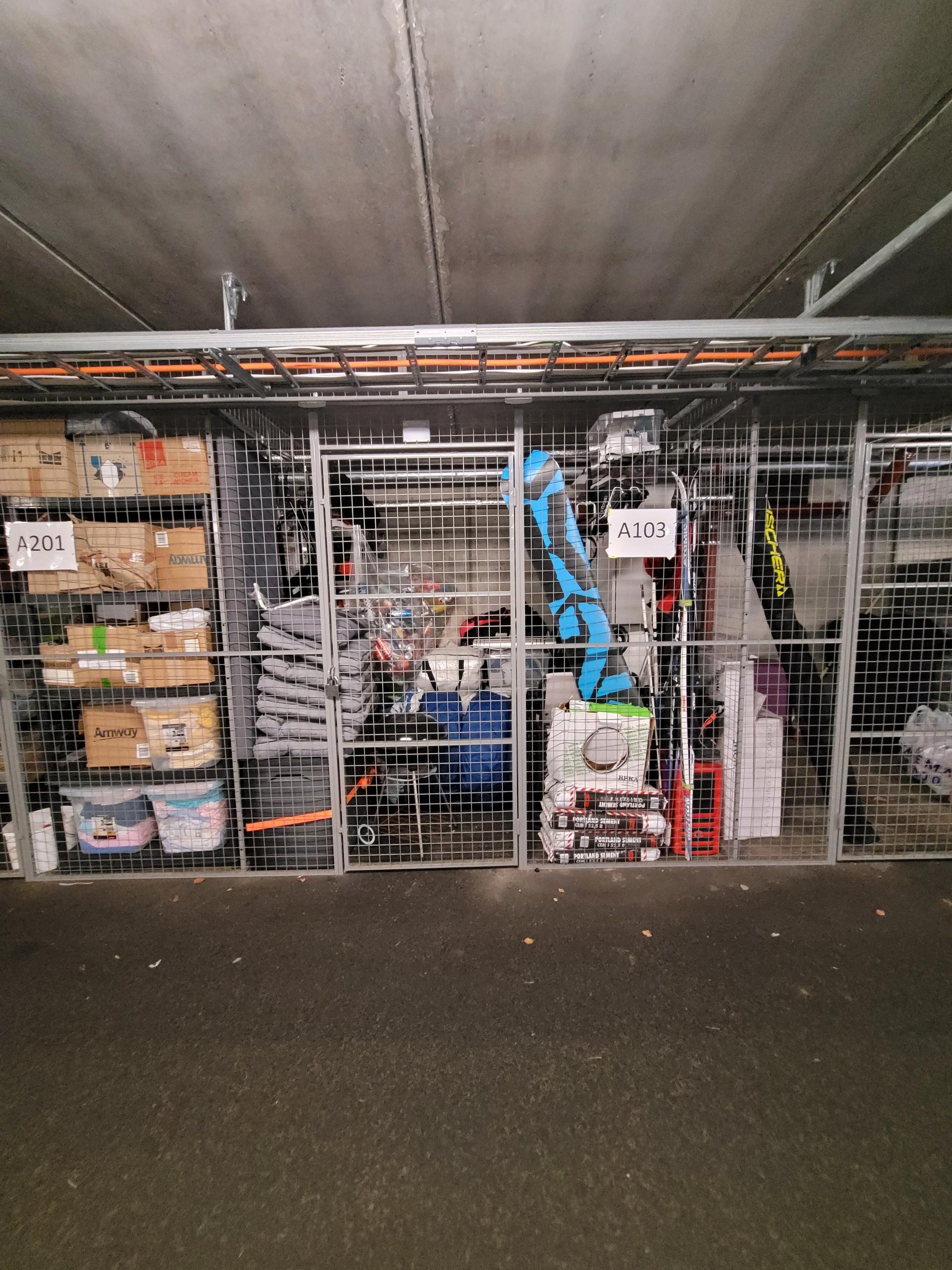 Stor gitterbod i garasje på 6 m2