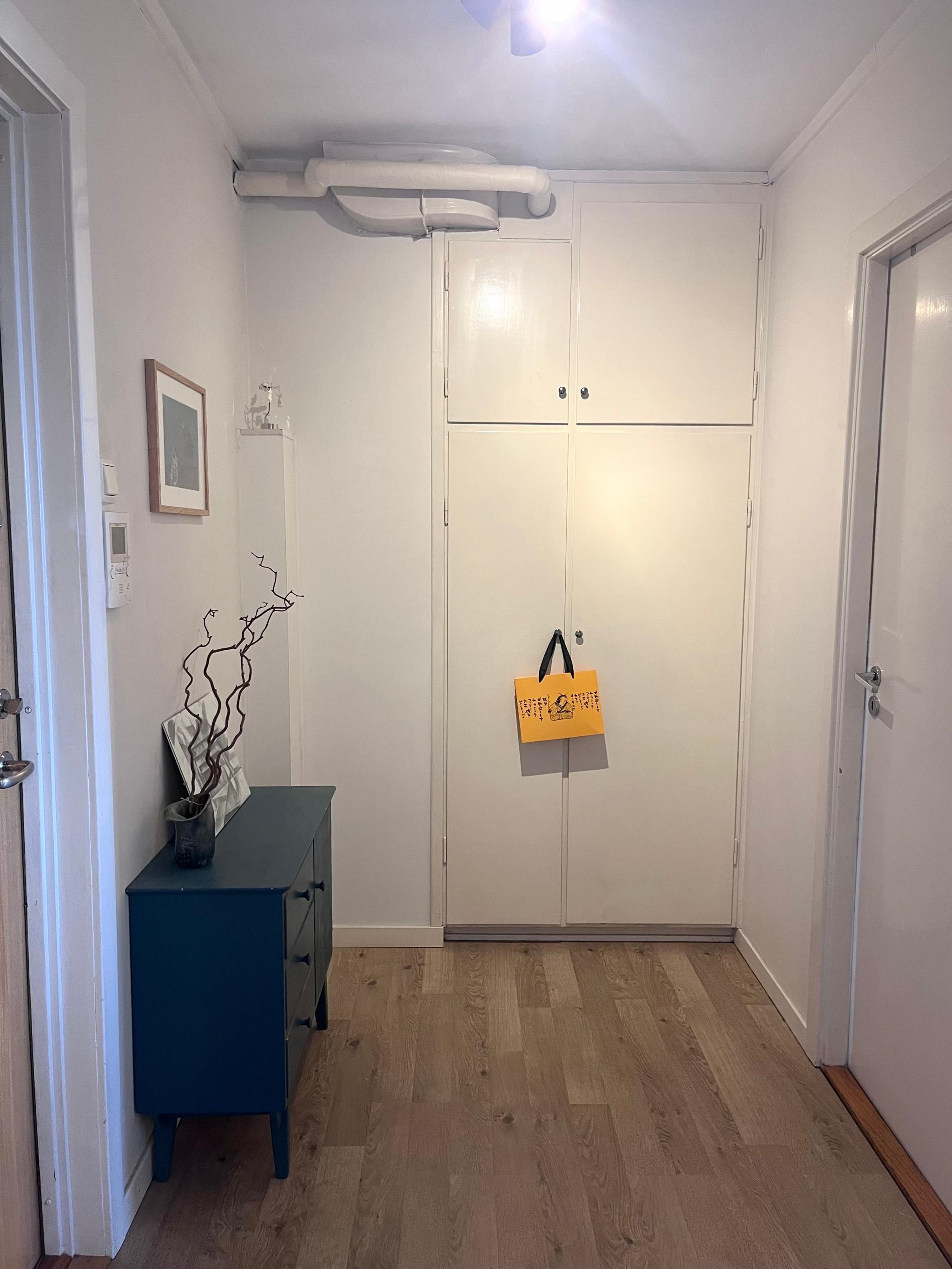 Gang med innebygget skap