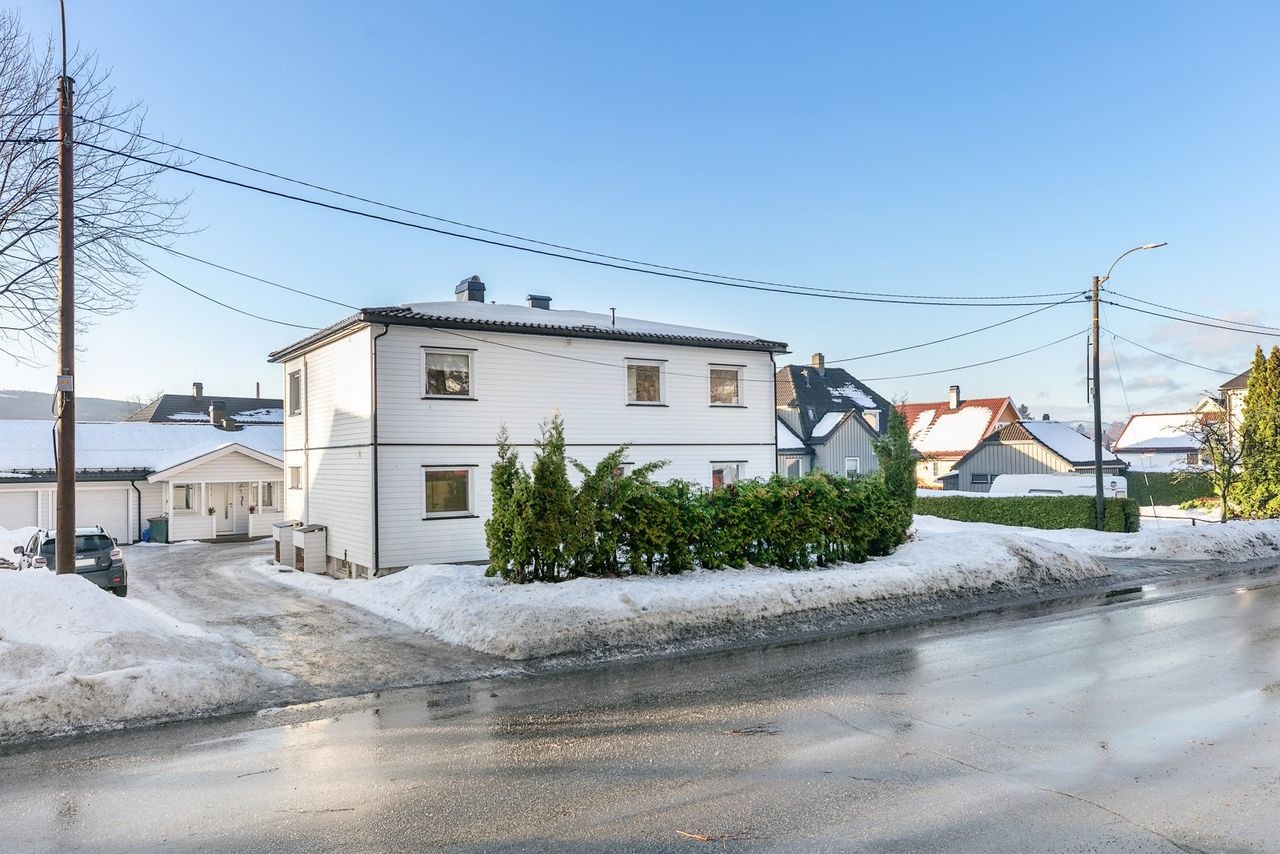 Huset, leiligheten ligger i 2. etg