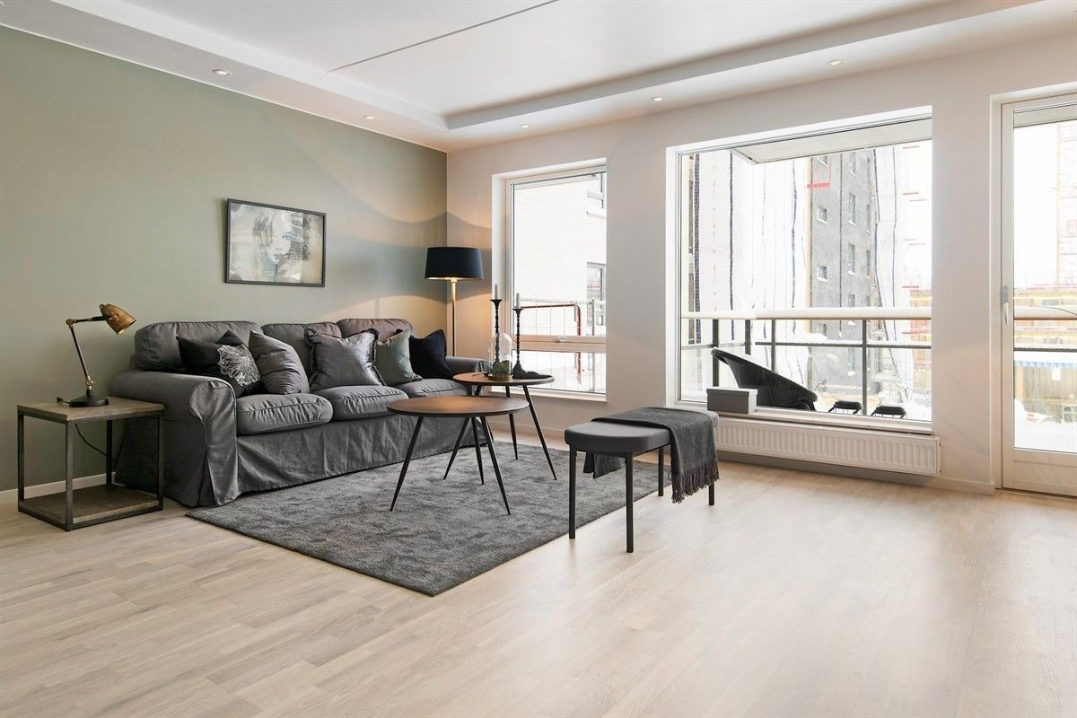 Rosmlig og åpen stue med mange innredningsmuligheter etter eget ønske