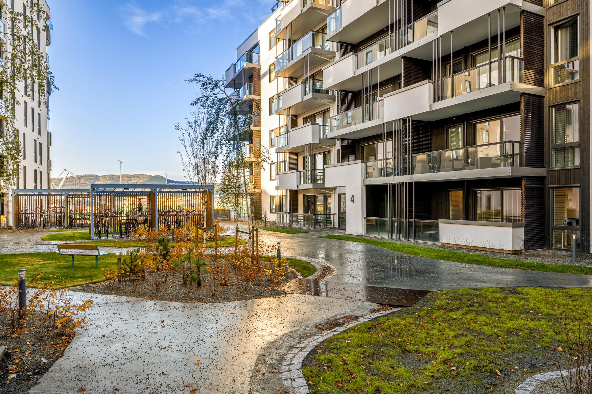 Mellom leilighetene er det også en fin liten park.