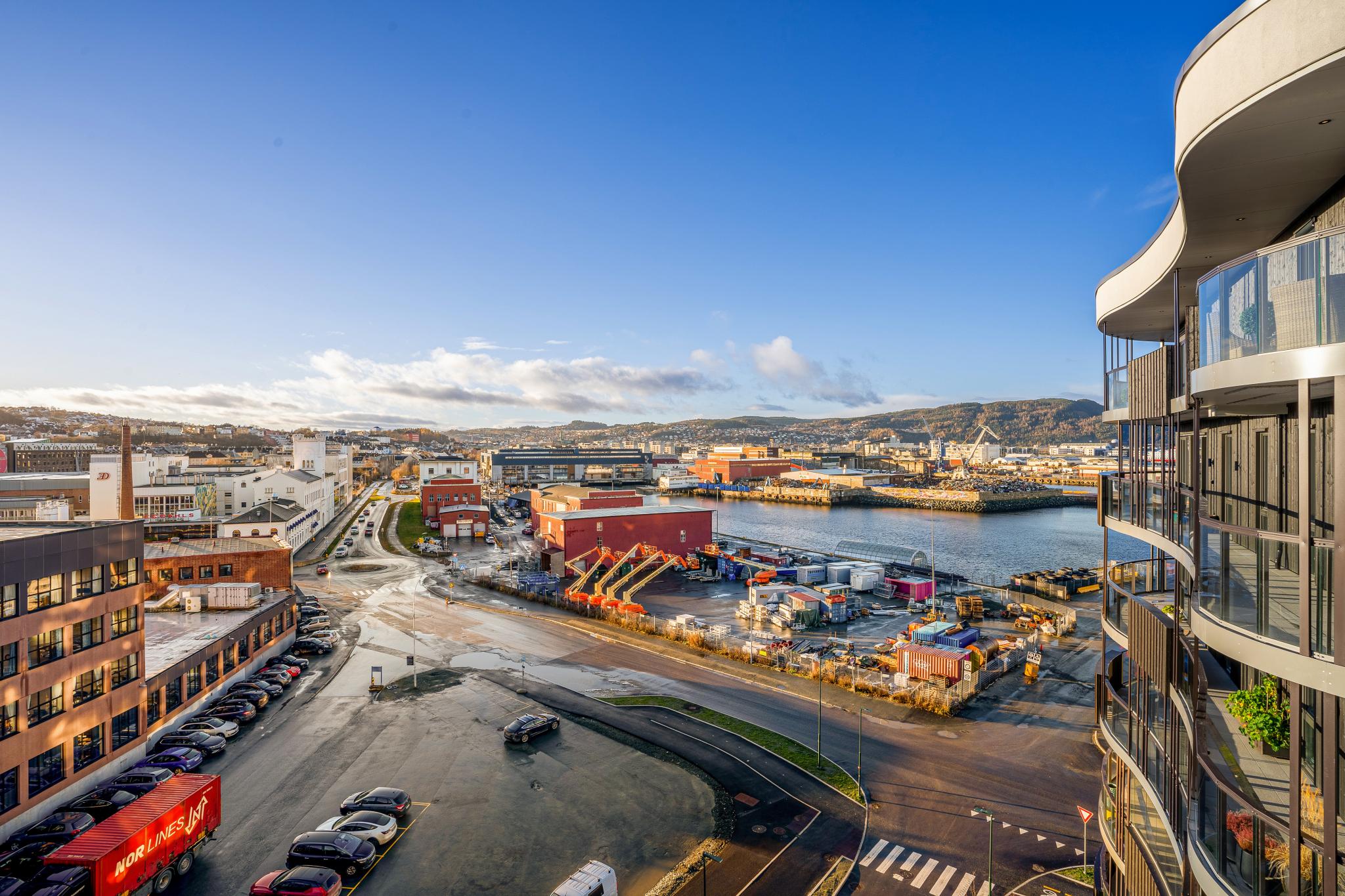 Fra takterassen ser man store deler av byen.