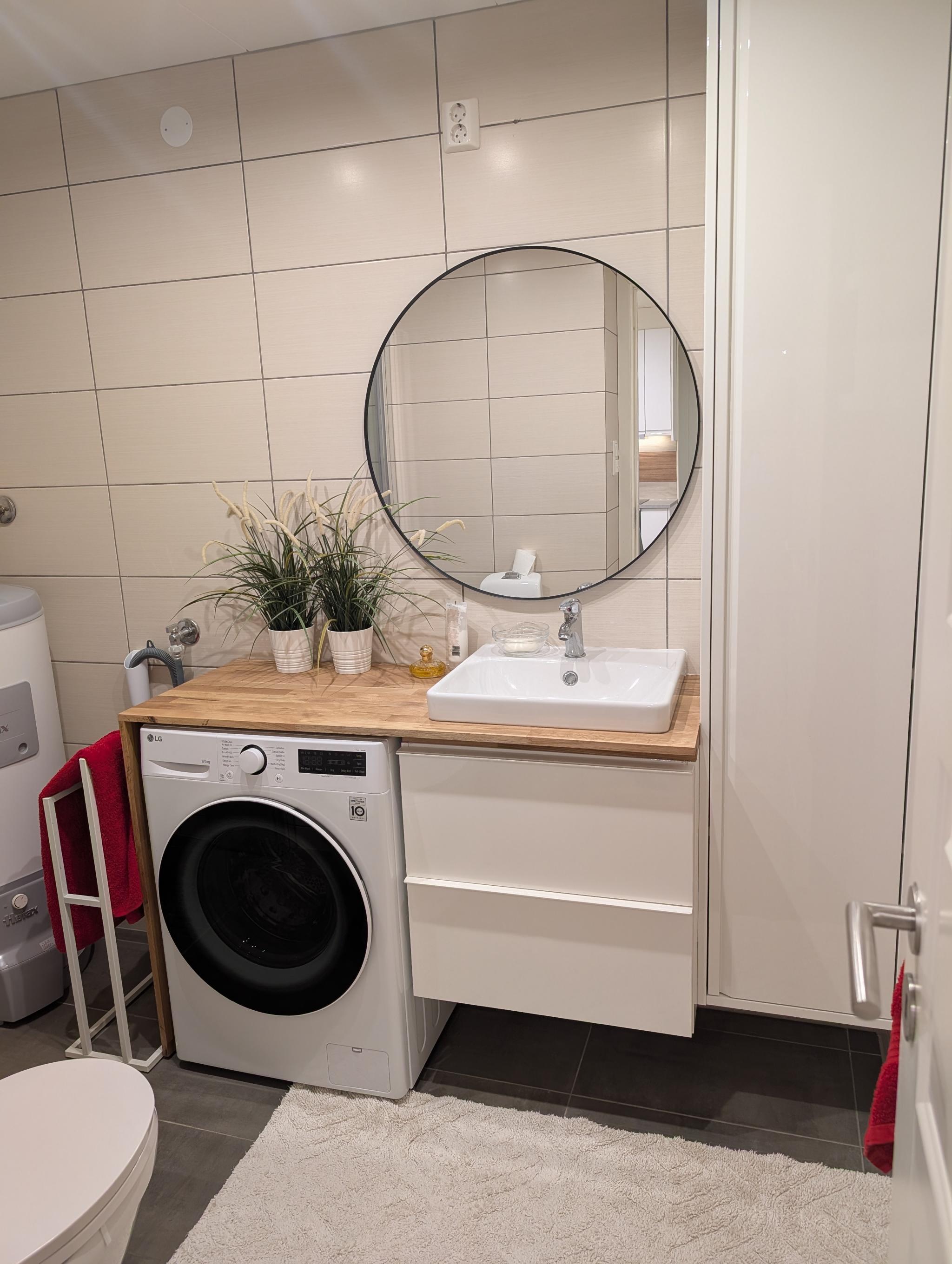 Badet med kombimaskin( vask+tørk)