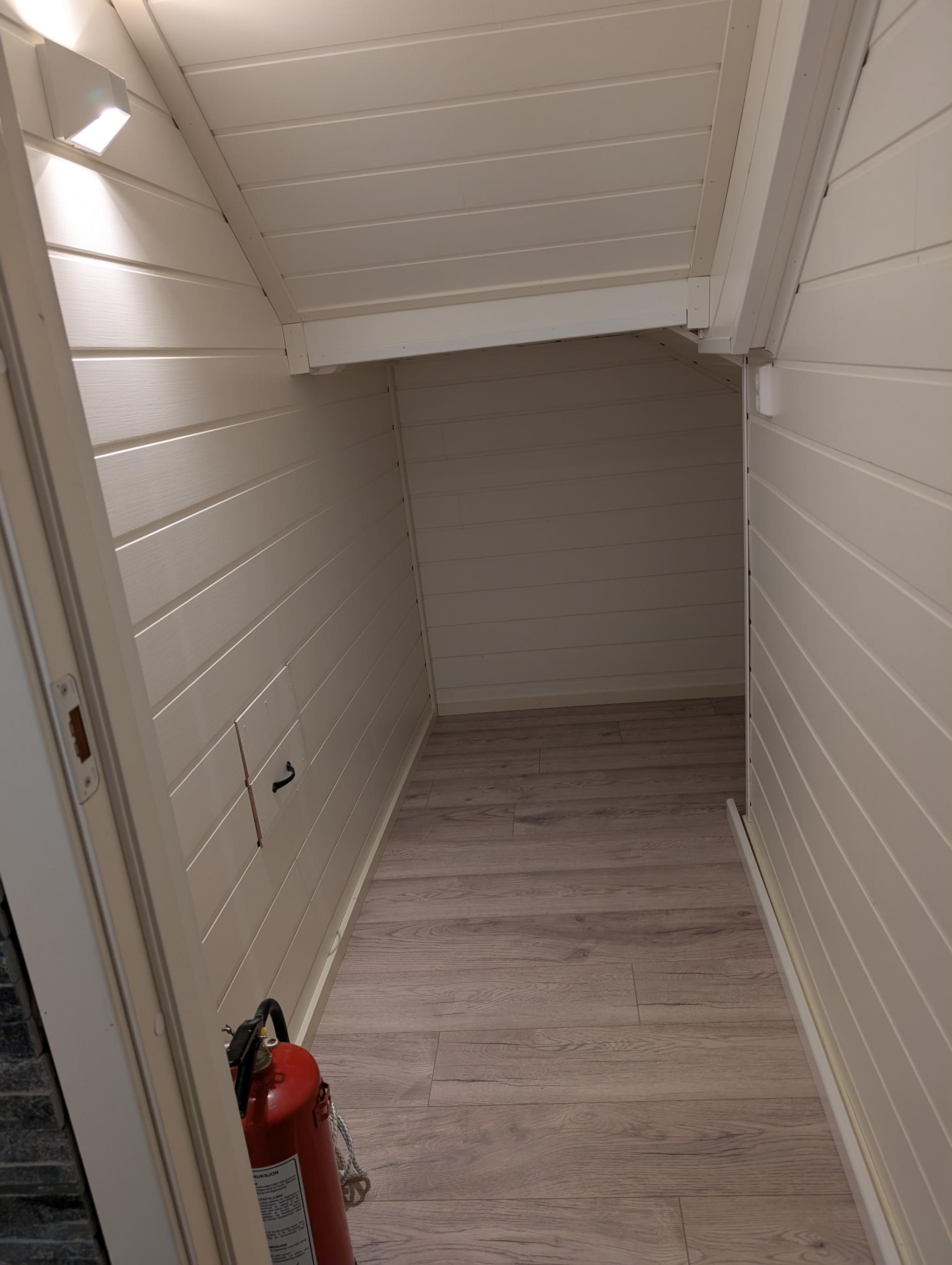 Oppbevaringsplass for kofferter og diverse