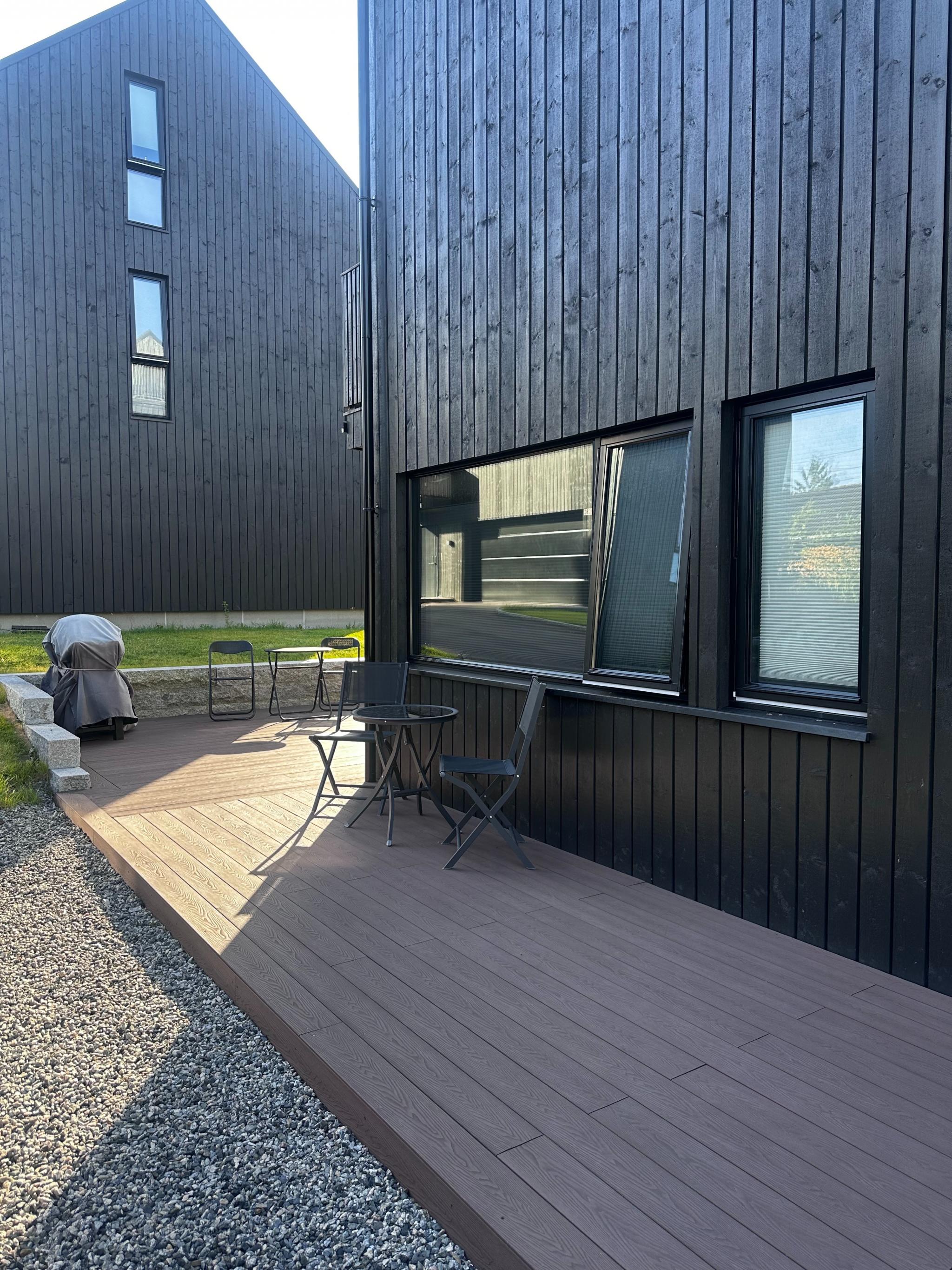 Bilde av stue og soveromsvindu