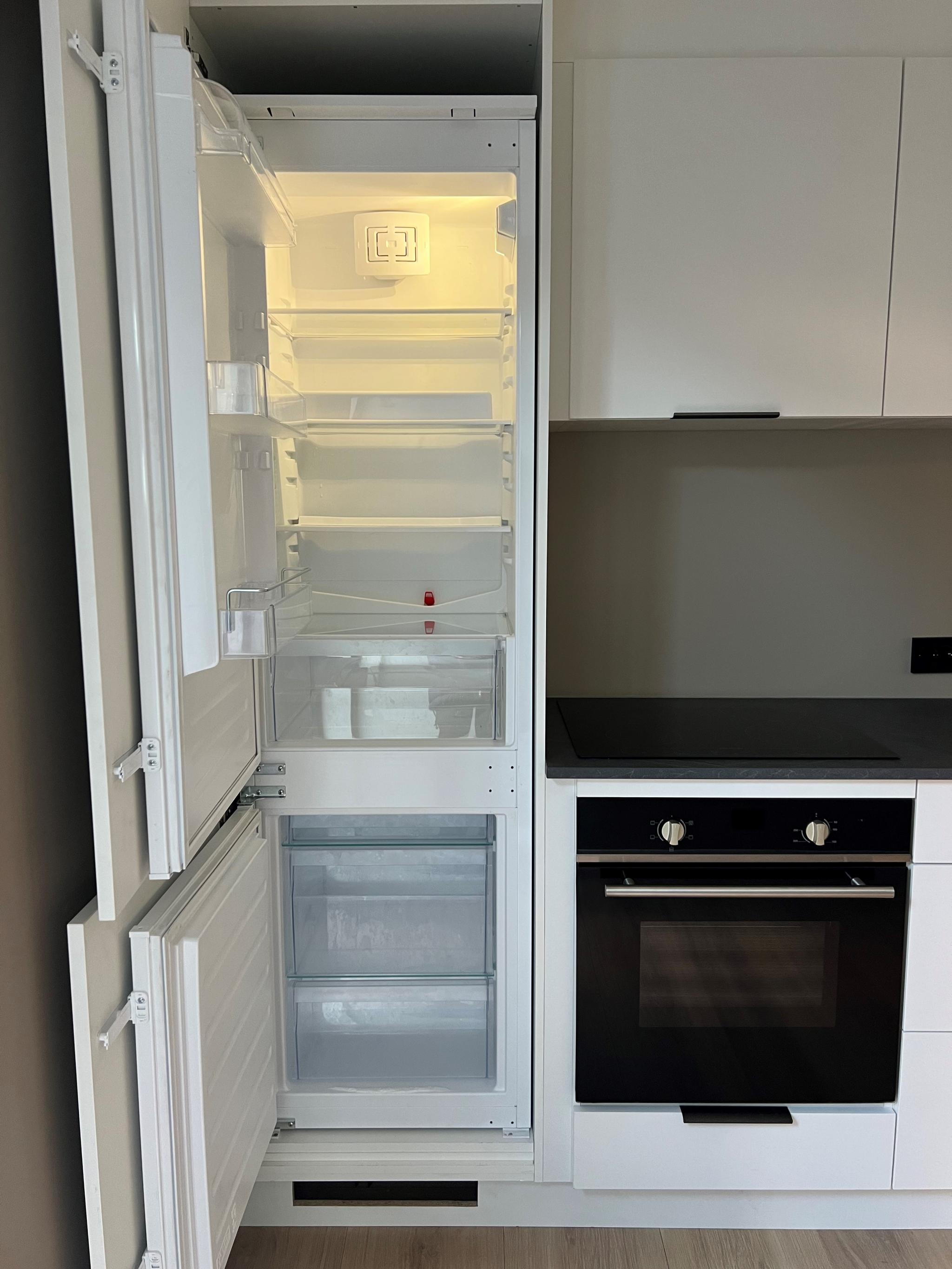 Kjøleskap, fryser og stekeovn