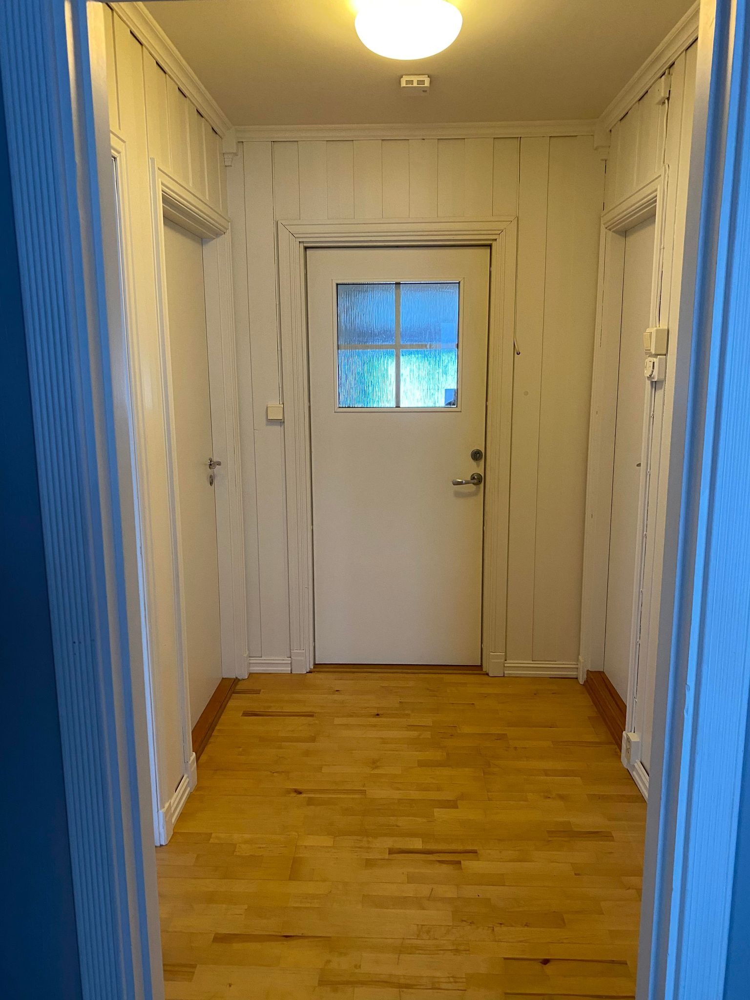 Gang soverom 3 til venstre, og bad til høyre.