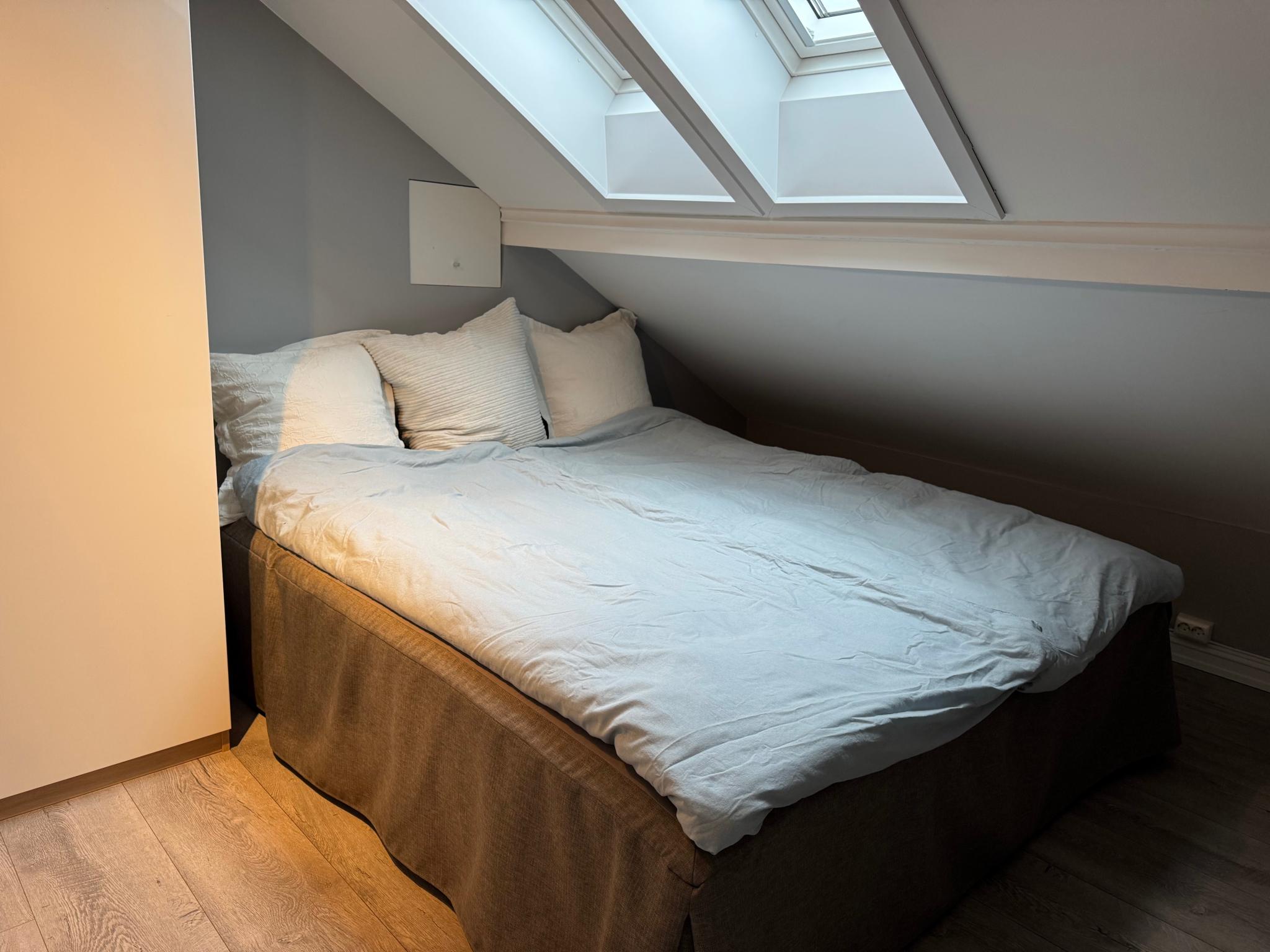 Soverom 2
150 cm seng, stort skap, egen loftsbod