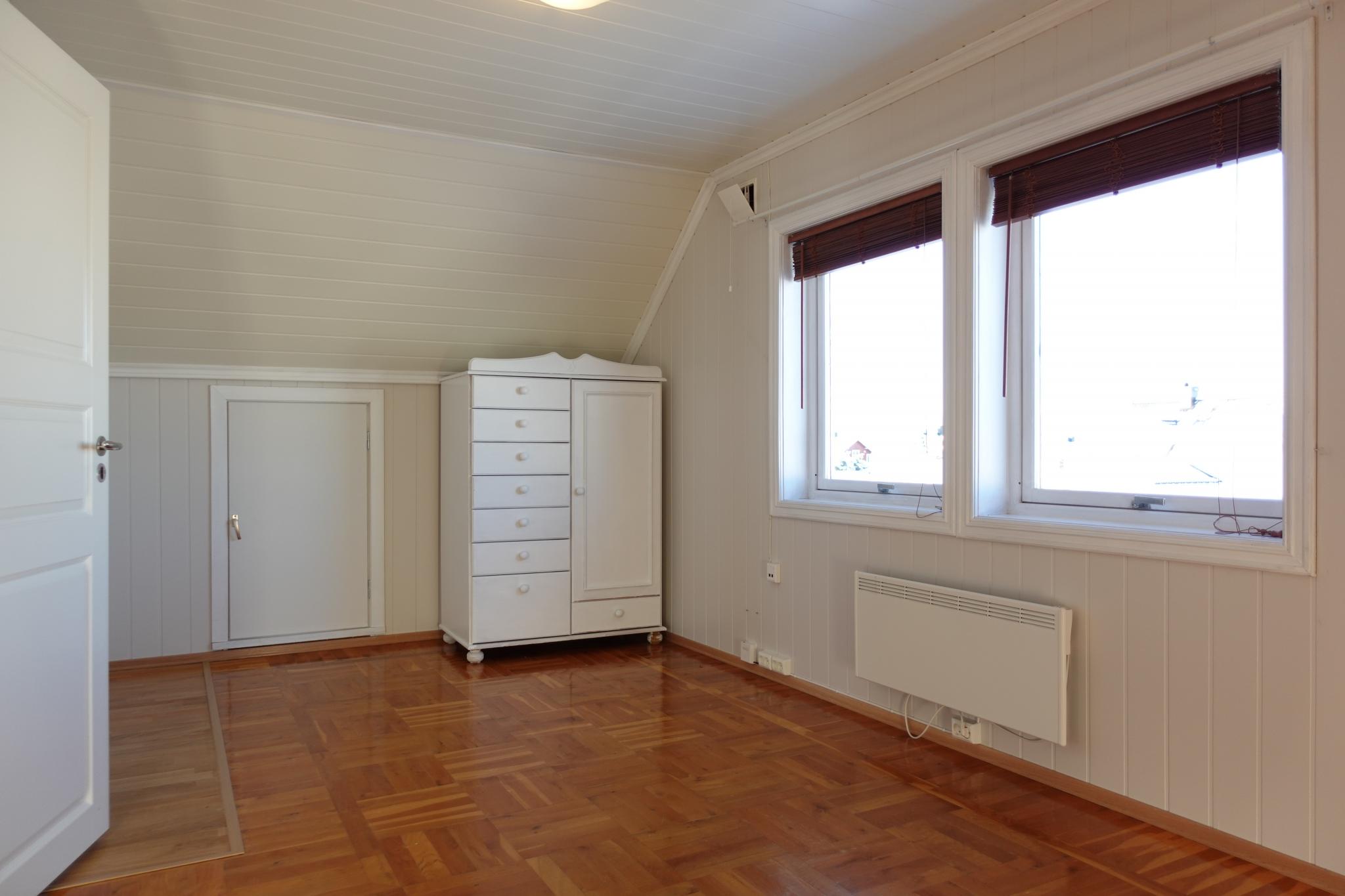 Tidligere bilde av rom 2/3 som nå er delt.
