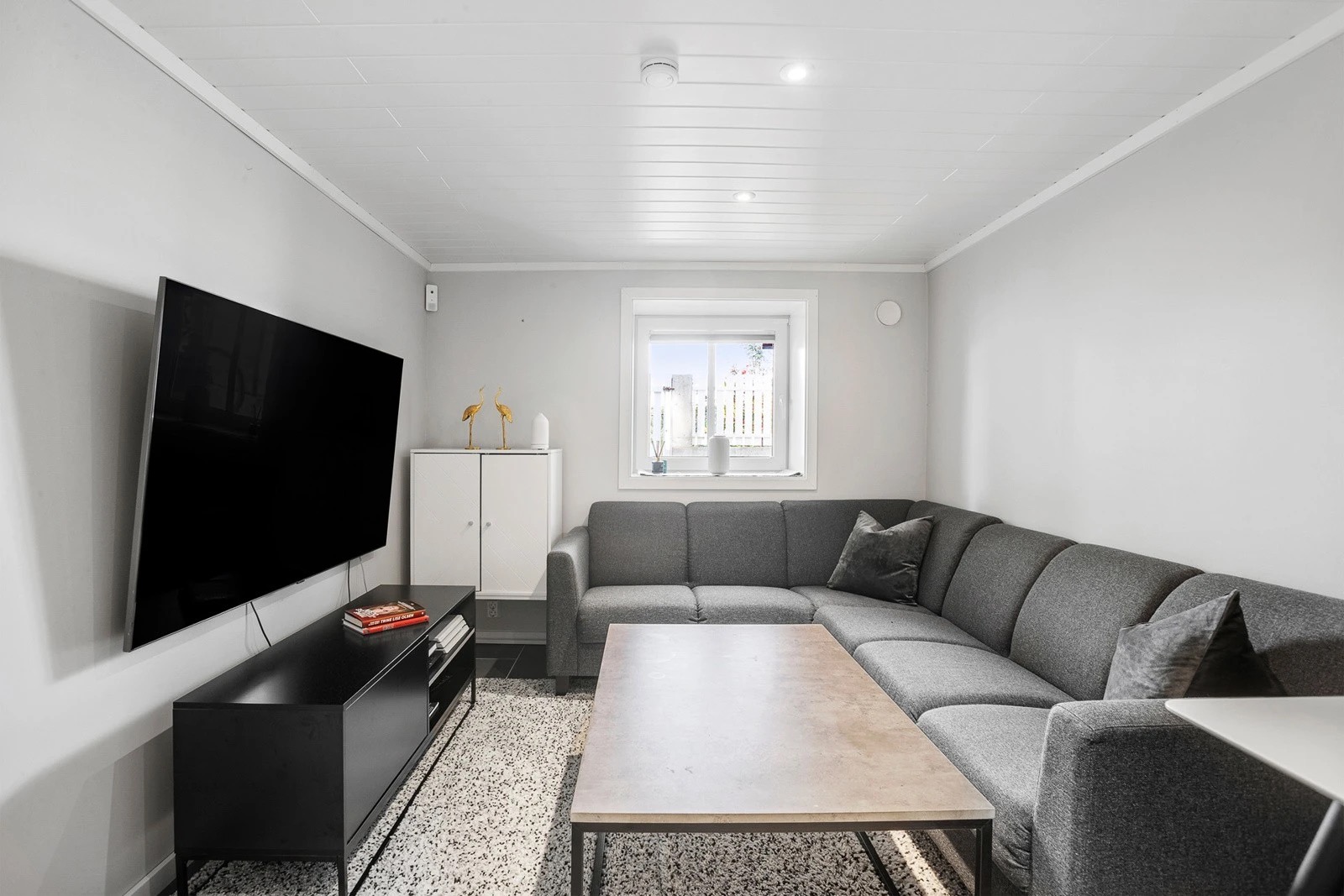 Vegg er tilrettelagt for å henge TV