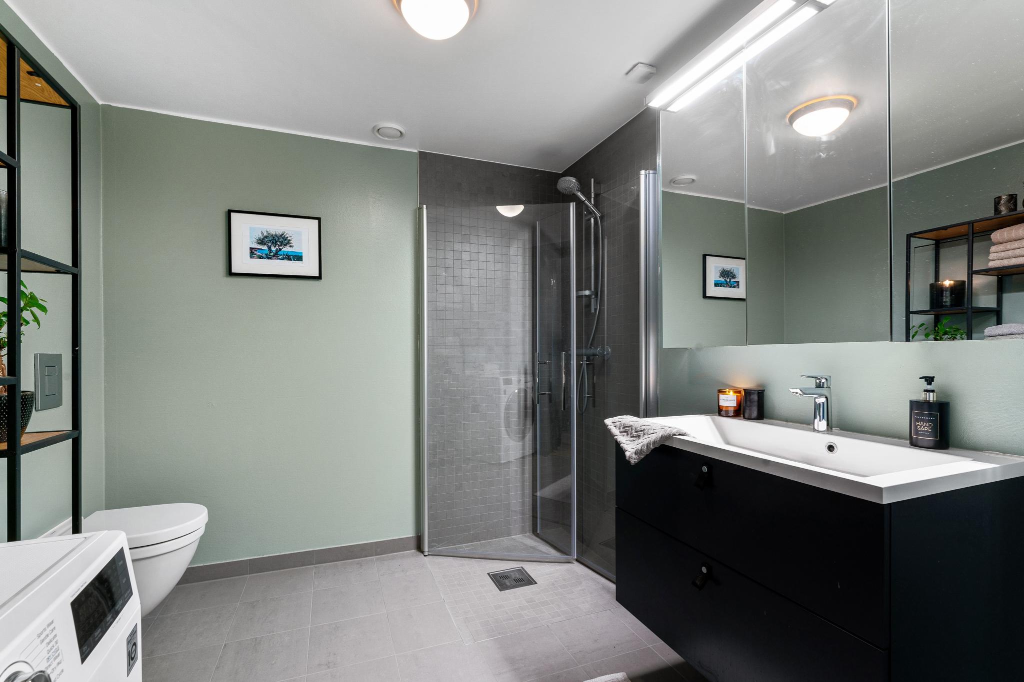 Flott flislagt bad med varmekabler