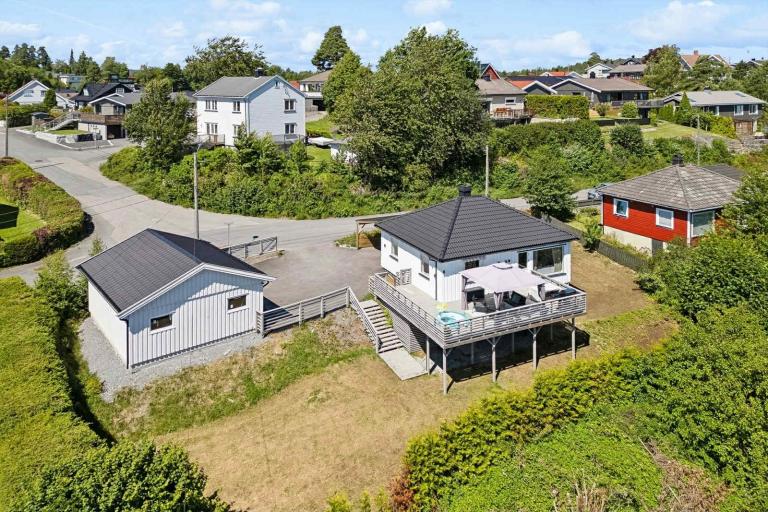 3271 Larvik østre hagavei 38