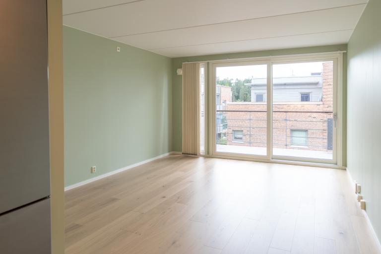 Store vindusflater slipper mye naturlig lys inn i boligen