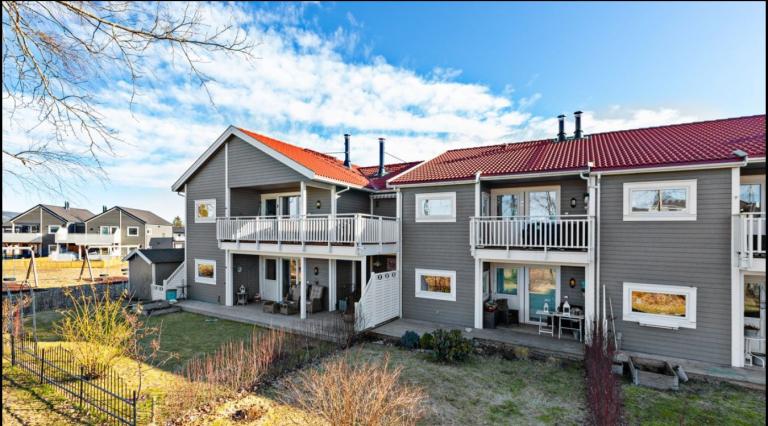 Fasade Terrasse, leilighet i andre etasje til høyre 