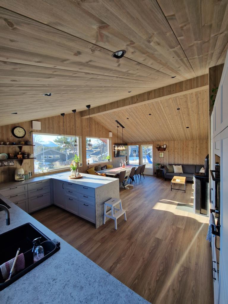 Velkommen til et lyst og trivelig hjem i konvallvegen 16b.