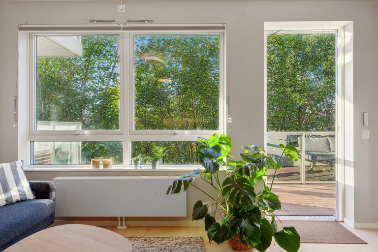 Lys stue med unik utsikt