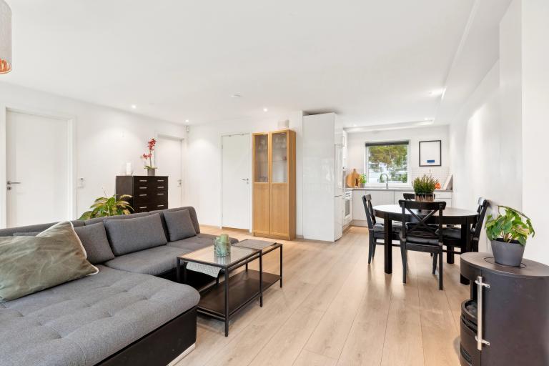 Plass til spisebord i tilknytning til kjøkkenet