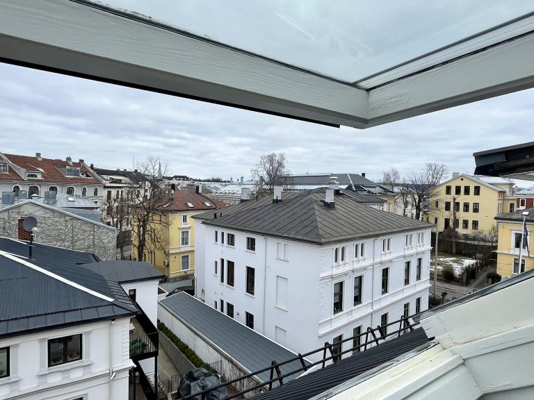 Utsikt fra leiligheten, Bogstadveien kun noen få steg unna!