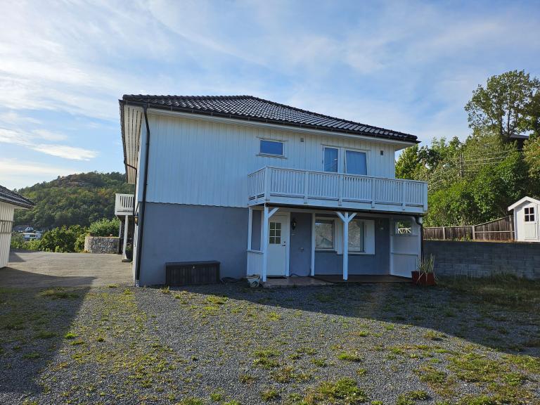 Kjellerleiligheten har gode solforhold 