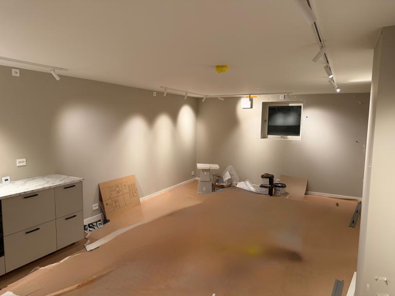 Jeg har fått hjelp av AI til å rydde gulvet, men jeg skal rydde skikkelig før innflytting i januar.