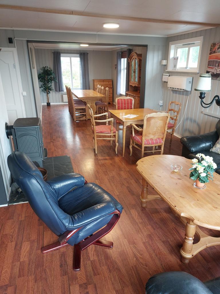 Lys og koselig sofakrok og spisestue