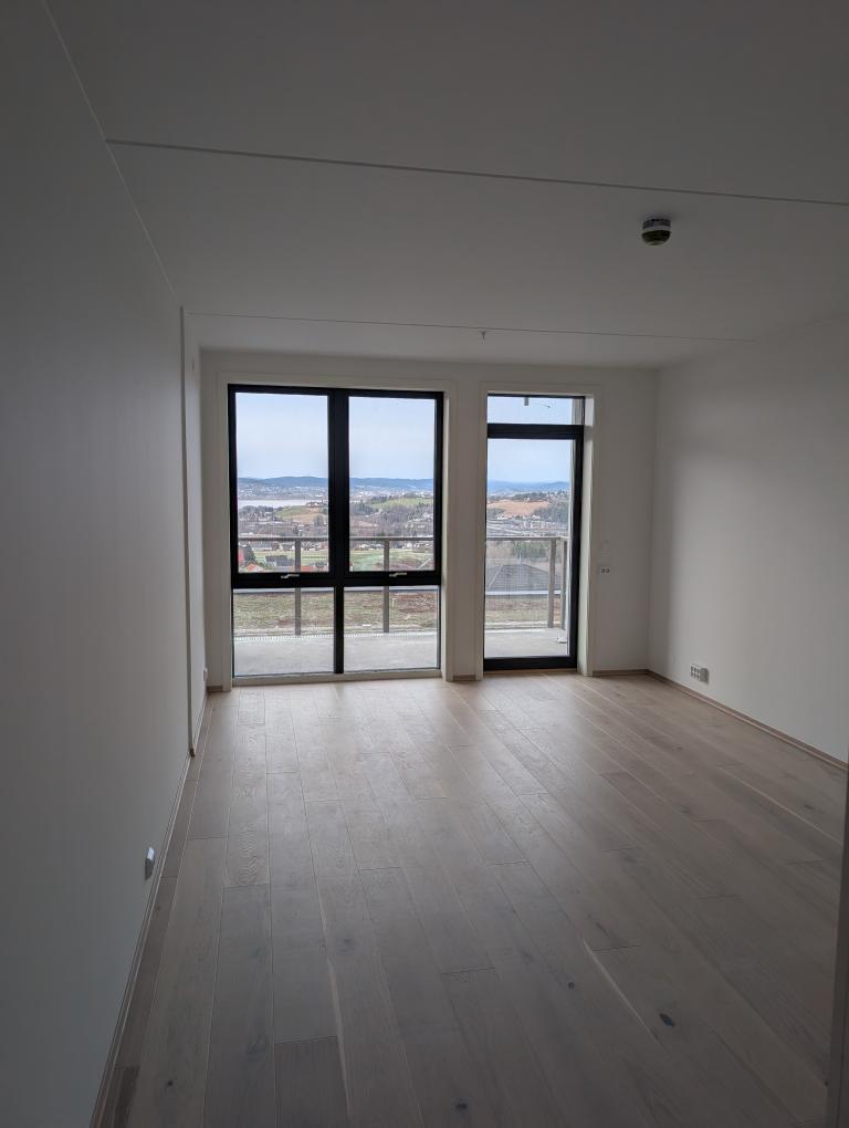 Stue med utsikt mot balkongen