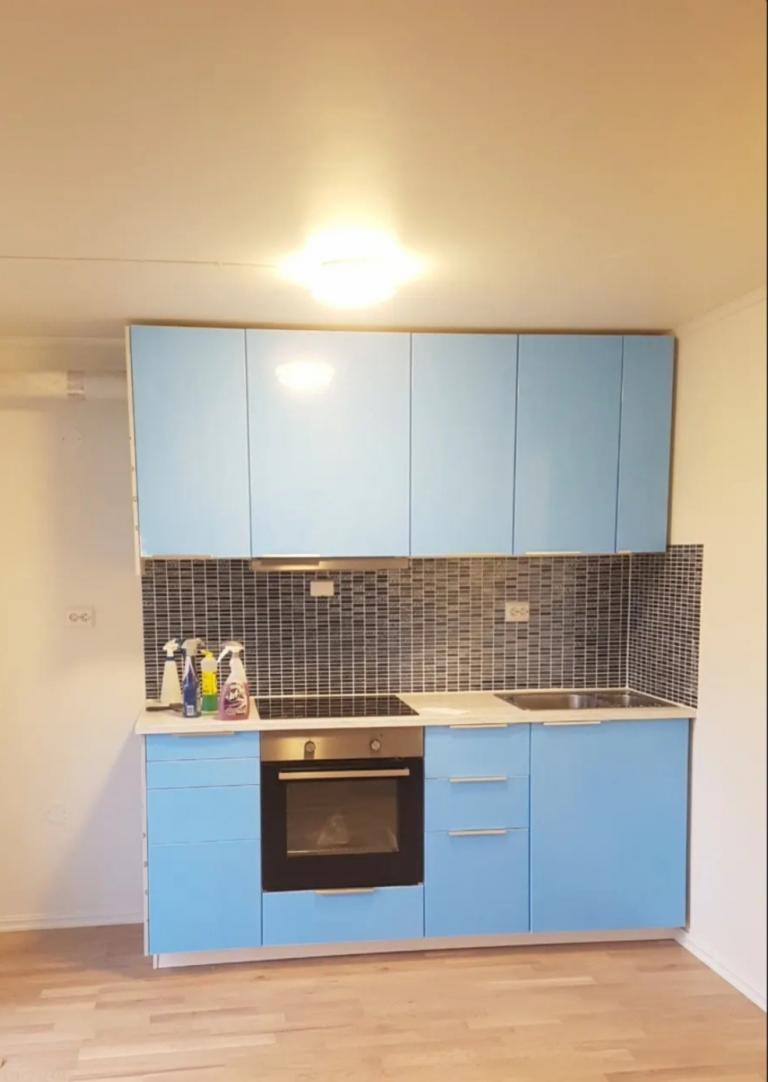 Kjøkken, skapene er hvite