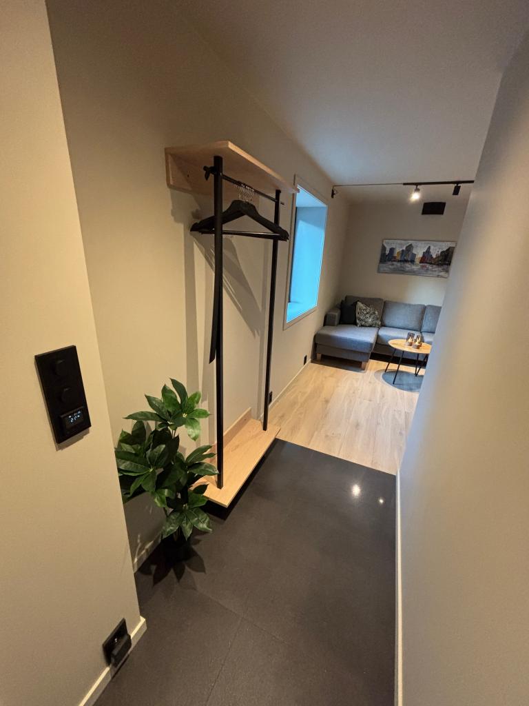 Entre med garderobeløsning