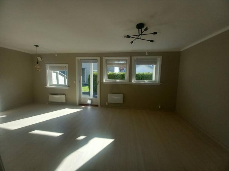 1920 SØRUMSAND Blåmeismyra 24G