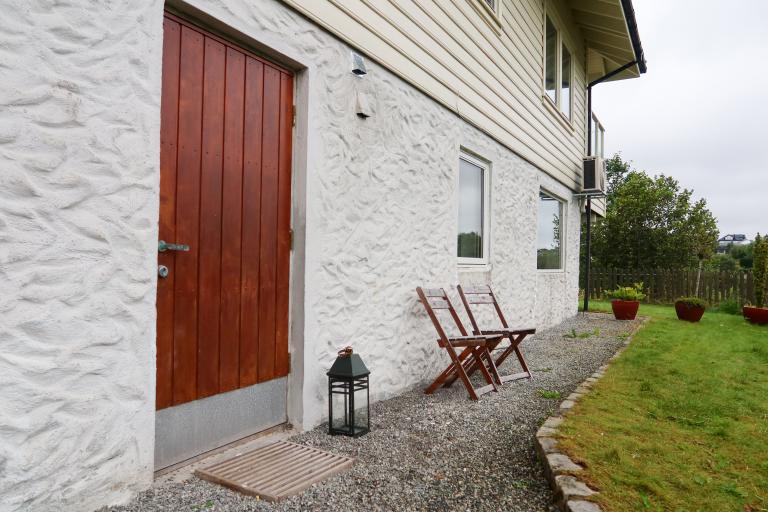 Inngang, det er byttet til YALE kodelås