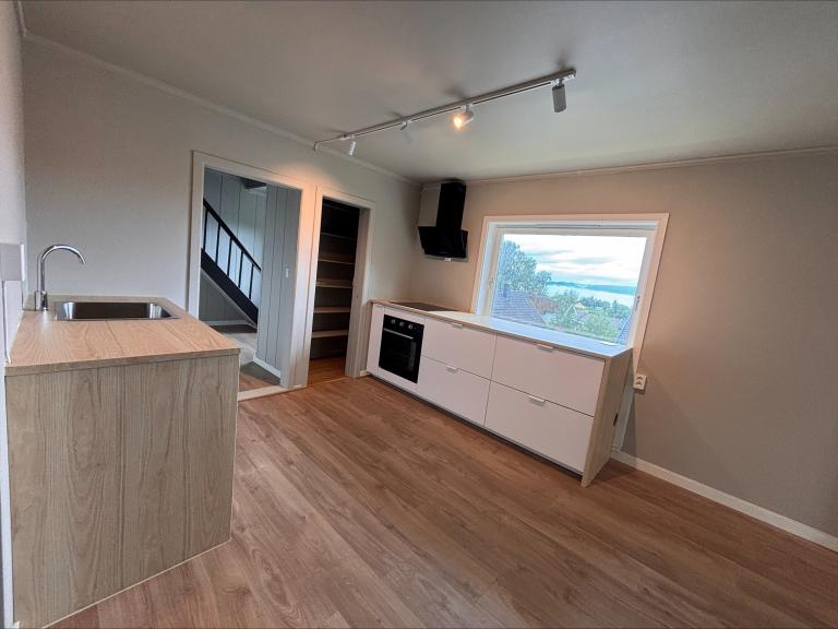 Kjøkken fra 2025 med integrerte hvitevarer