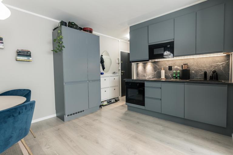 HTH kjøken frå 2022. Integrerte kvitevarer m oppvaskmaskin.