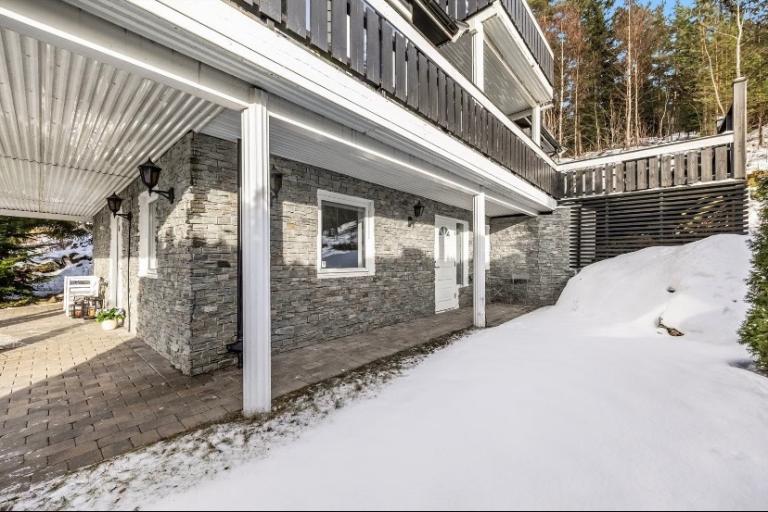 Inngangsparti med hagedel